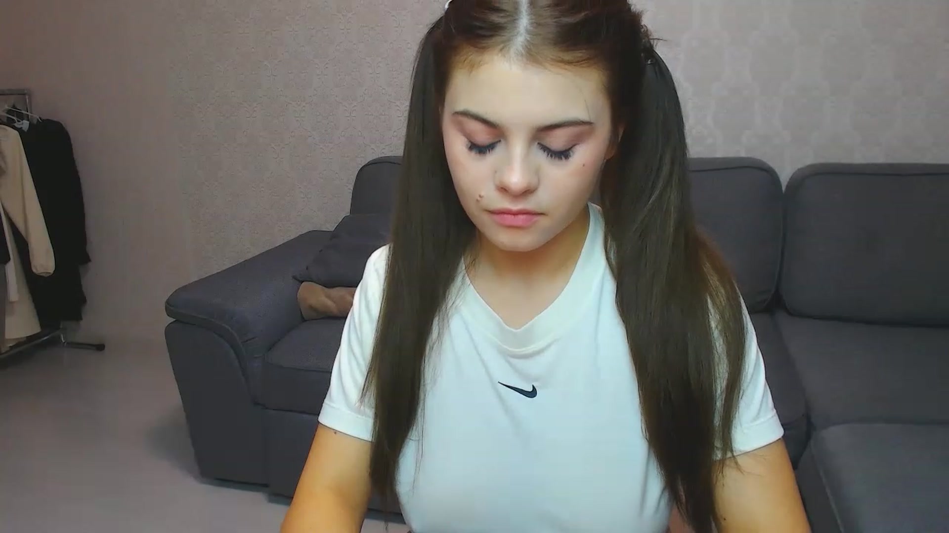 Gallery image thumbnail from LunaSeduces's myfreecams stream on, 11/20/2022, 16:24 image 15 of 20