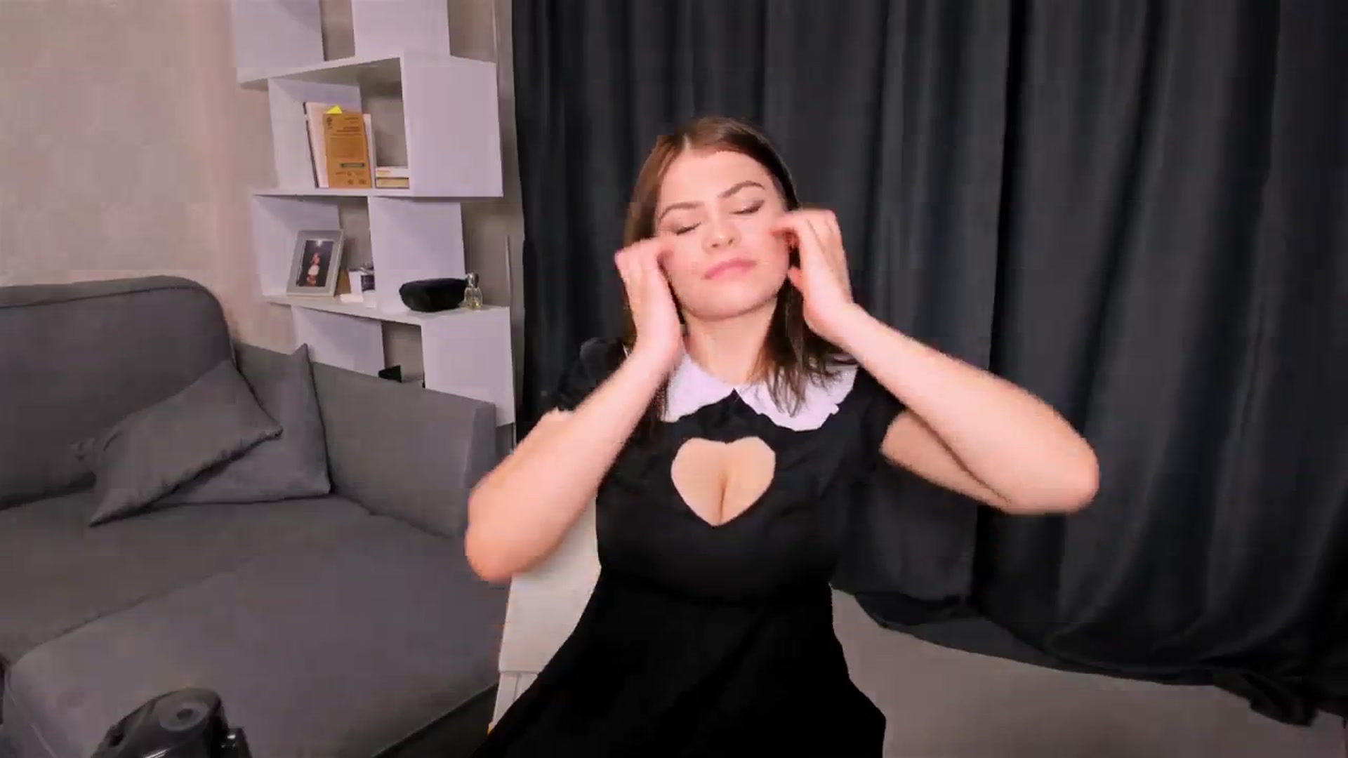 Gallery image thumbnail from LunaSeduces's myfreecams stream on, 03/17/2024, 07:53 image 10 of 20