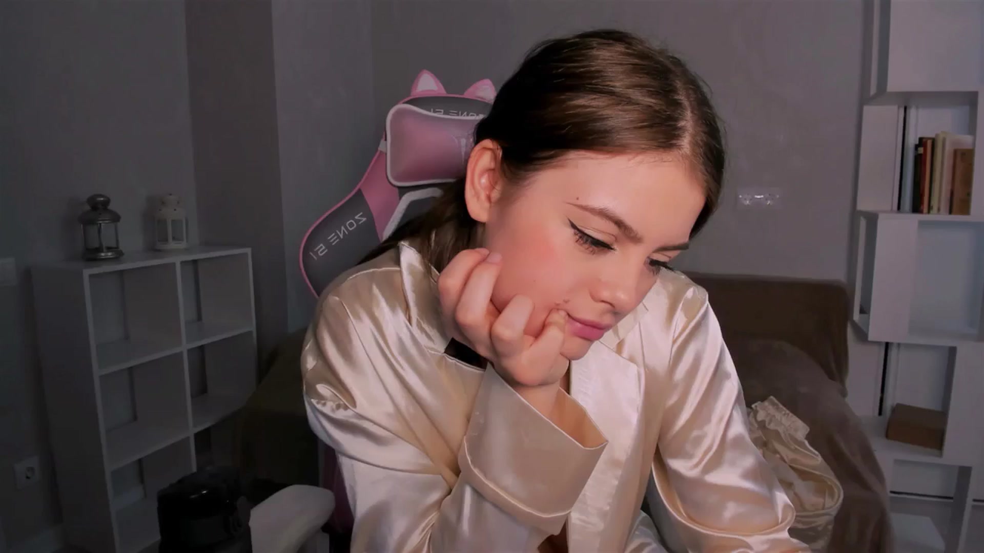 Gallery image thumbnail from LunaSeduces's myfreecams stream on, 04/06/2024, 10:30 image 6 of 20