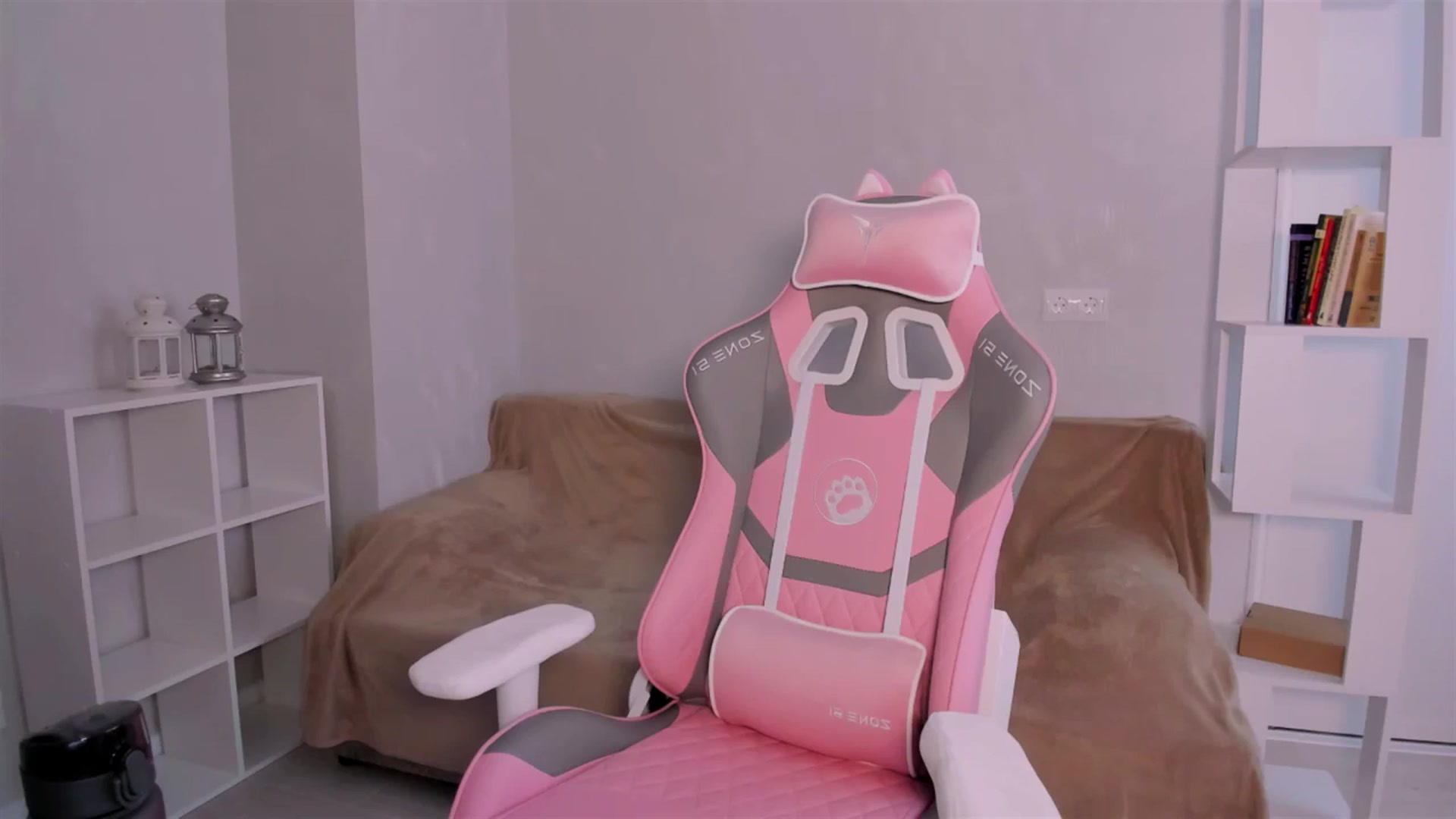 Gallery image thumbnail from LunaSeduces's myfreecams stream on, 04/07/2024, 15:44 image 4 of 20