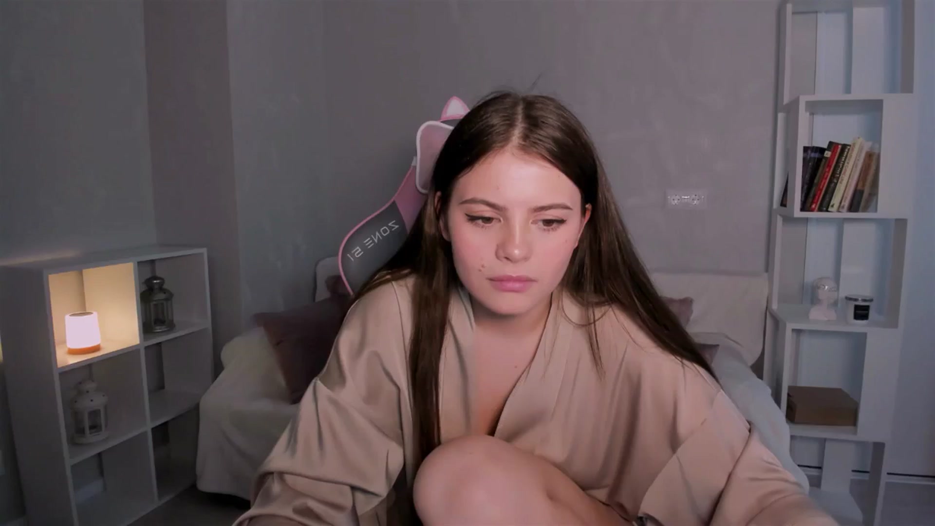 Gallery image thumbnail from LunaSeduces's myfreecams stream on, 04/08/2024, 15:06 image 17 of 20