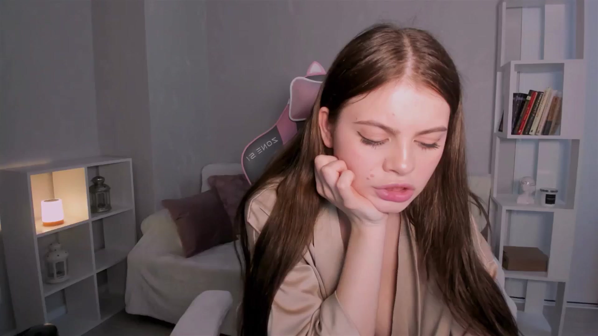 Gallery image thumbnail from LunaSeduces's myfreecams stream on, 04/08/2024, 15:06 image 20 of 20