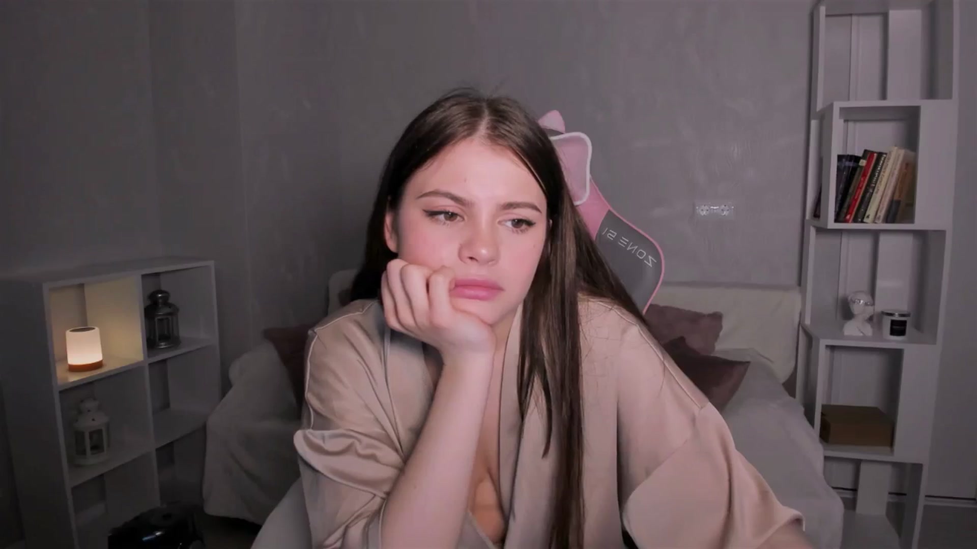 Gallery image thumbnail from LunaSeduces's myfreecams stream on, 04/08/2024, 16:03 image 14 of 20