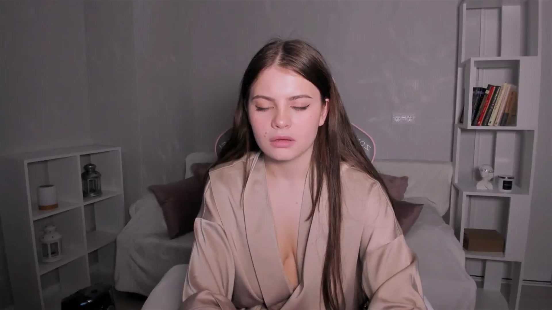 Gallery image thumbnail from LunaSeduces's myfreecams stream on, 04/08/2024, 16:03 image 18 of 20