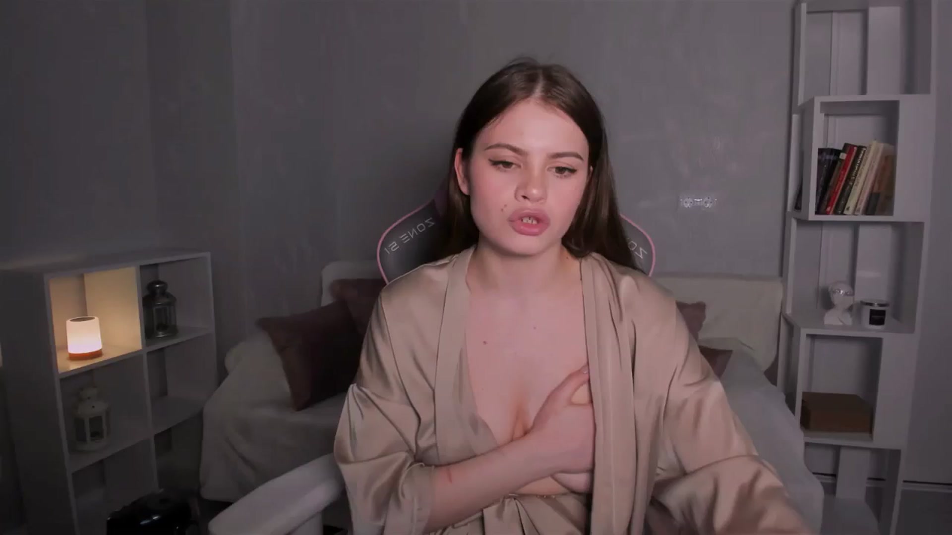 Gallery image thumbnail from LunaSeduces's myfreecams stream on, 04/08/2024, 16:03 image 6 of 20