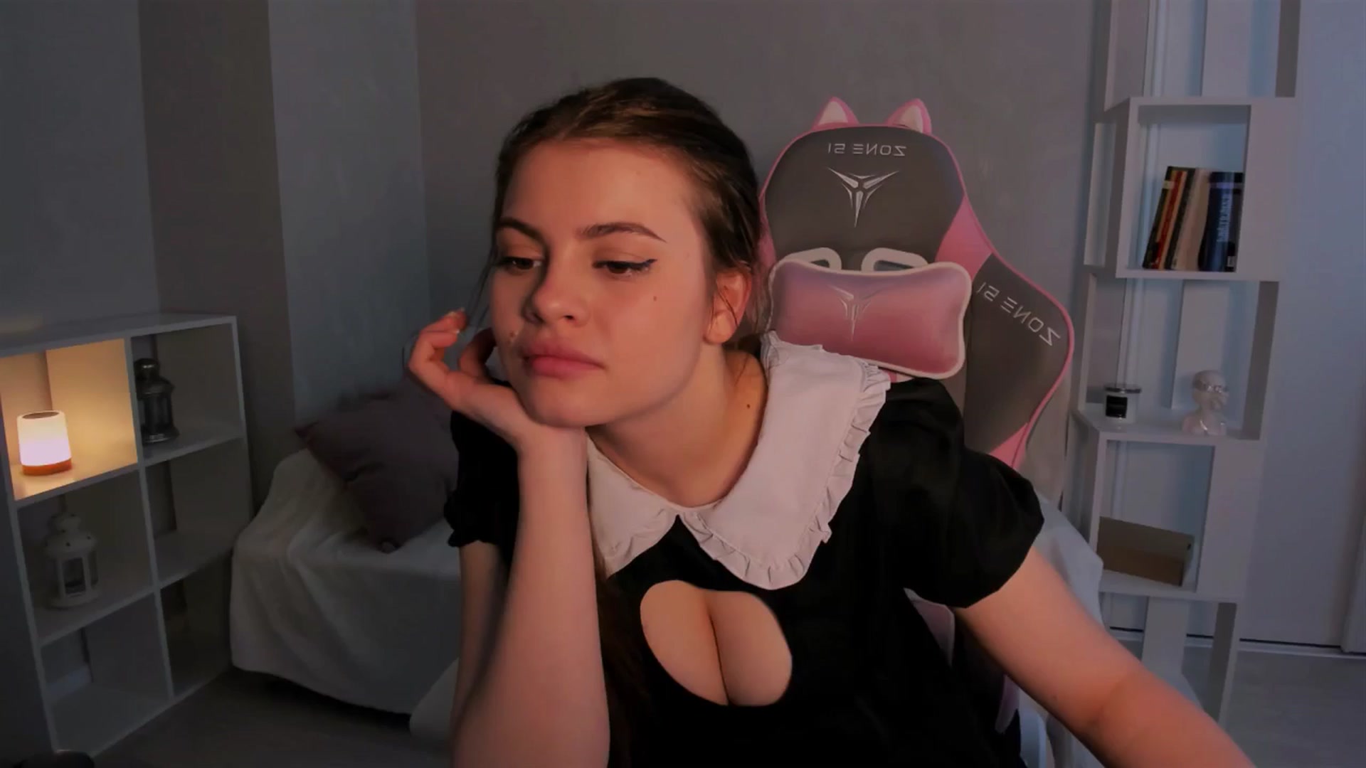Gallery image thumbnail from LunaSeduces's myfreecams stream on, 04/21/2024, 15:36 image 1 of 20