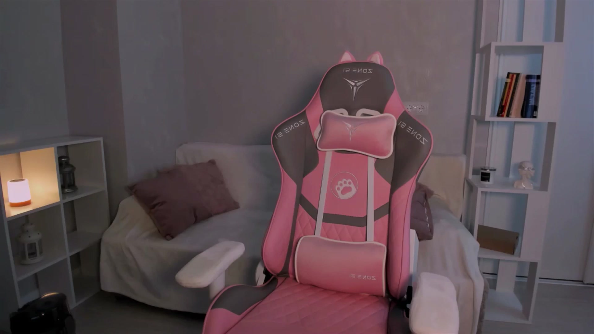 Gallery image thumbnail from LunaSeduces's myfreecams stream on, 04/21/2024, 15:36 image 12 of 20