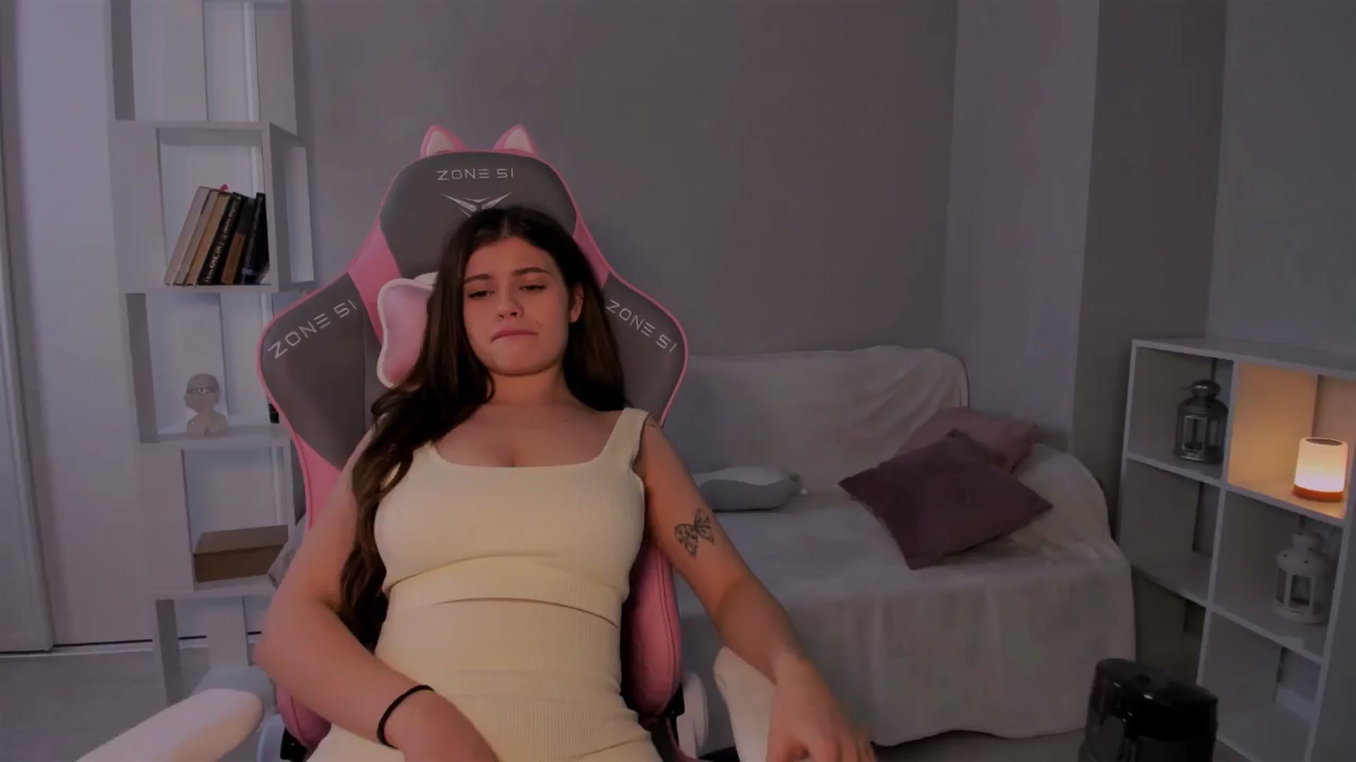 Gallery image thumbnail from LunaSeduces's myfreecams stream on, 05/16/2024, 09:09 image 20 of 20