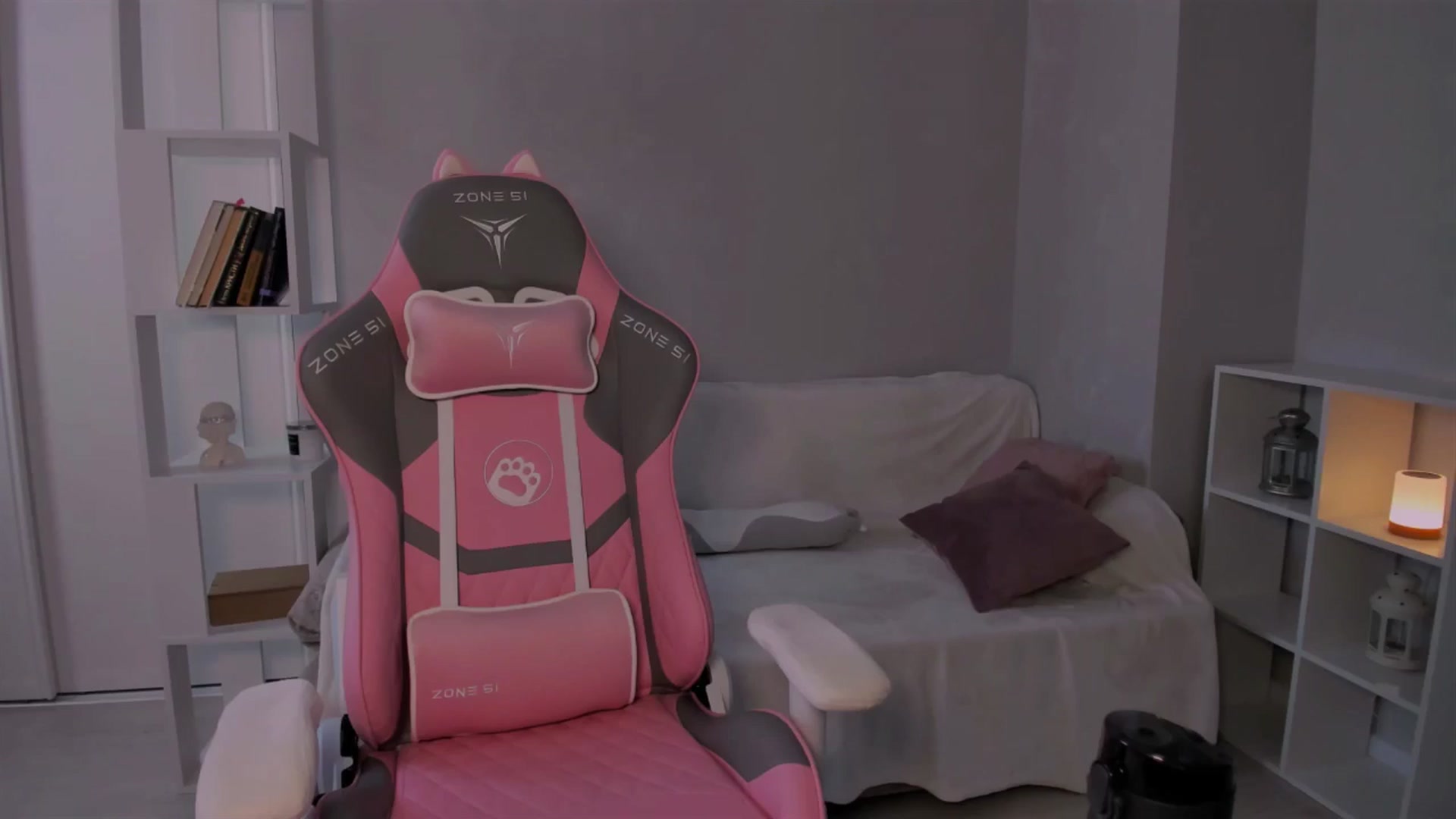 Gallery image thumbnail from LunaSeduces's myfreecams stream on, 05/16/2024, 09:09 image 11 of 20