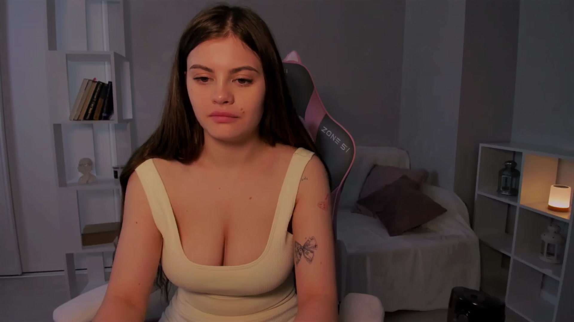Gallery image thumbnail from LunaSeduces's myfreecams stream on, 05/16/2024, 11:55 image 16 of 20