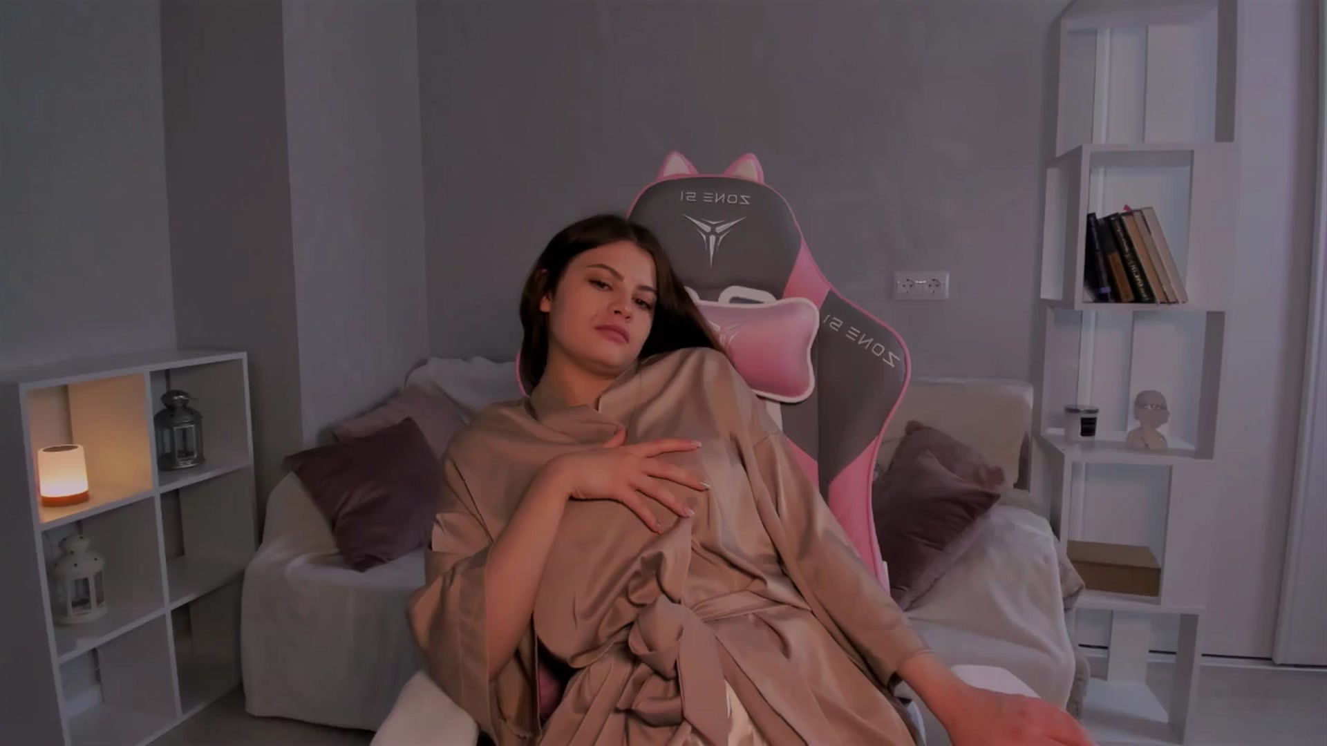 Gallery image thumbnail from LunaSeduces's myfreecams stream on, 05/18/2024, 08:51 image 7 of 20