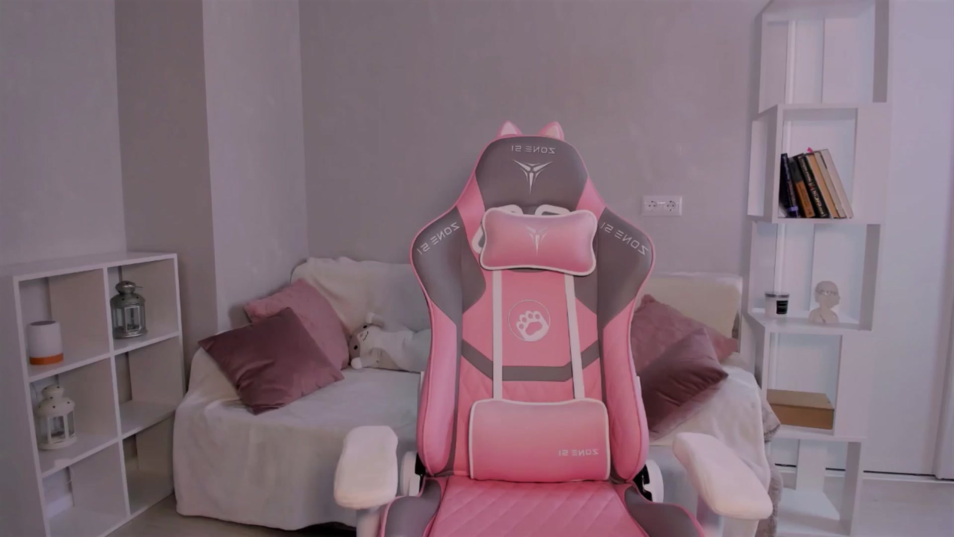 Gallery image thumbnail from LunaSeduces's myfreecams stream on, 05/18/2024, 10:46 image 2 of 20