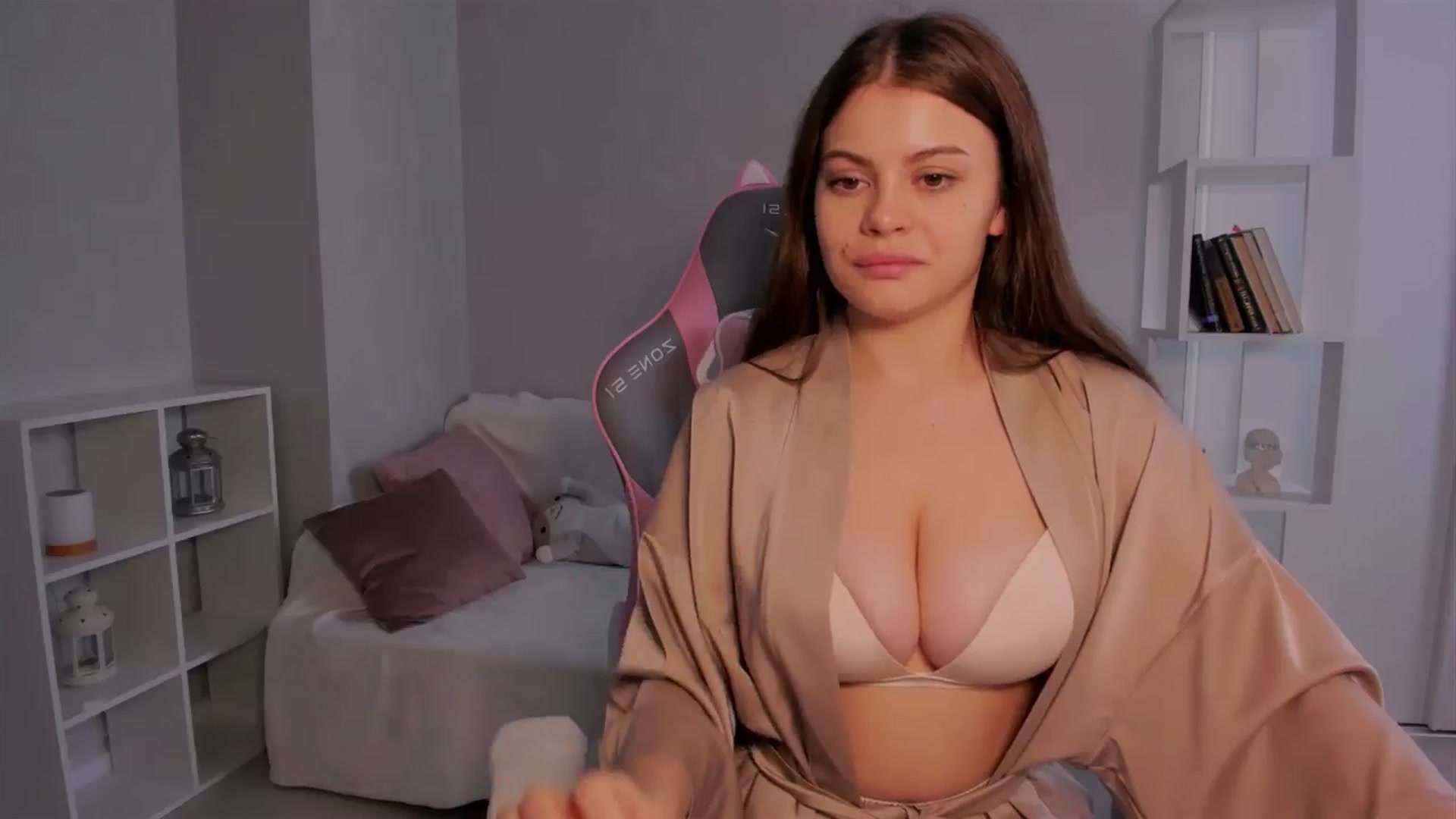 Gallery image thumbnail from LunaSeduces's myfreecams stream on, 05/18/2024, 10:46 image 3 of 20