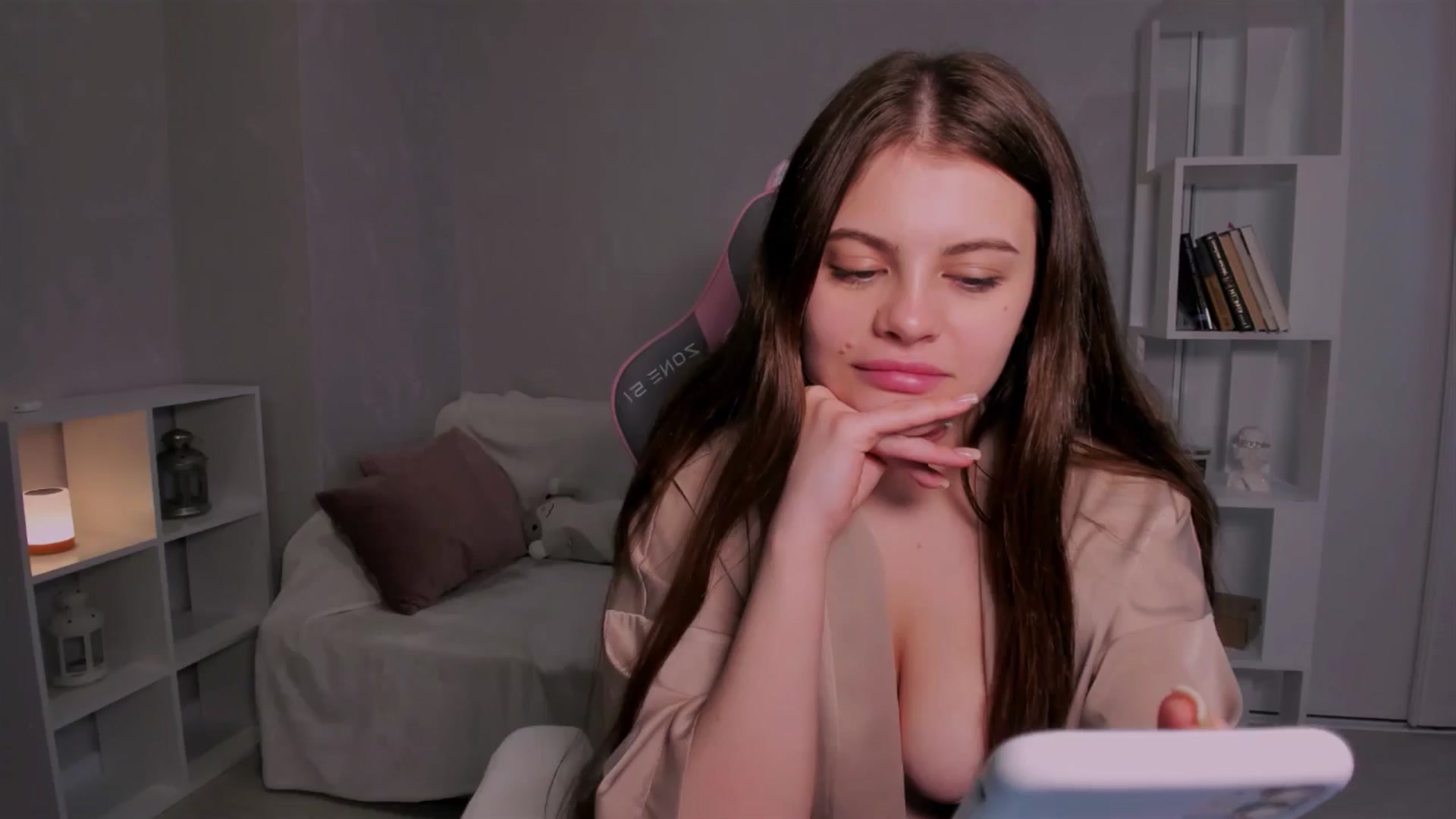 Gallery image thumbnail from LunaSeduces's myfreecams stream on, 05/18/2024, 15:44 image 18 of 20