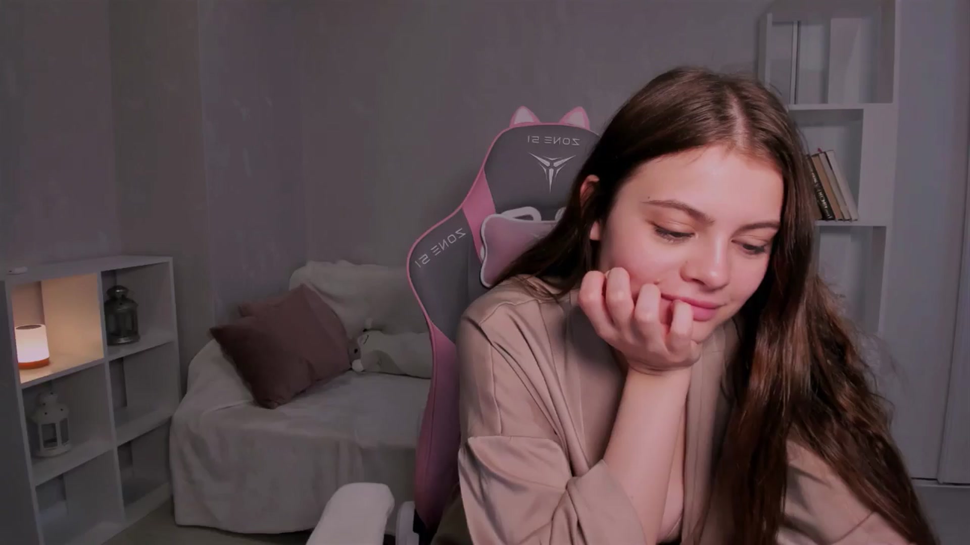 Gallery image thumbnail from LunaSeduces's myfreecams stream on, 05/18/2024, 15:44 image 17 of 20