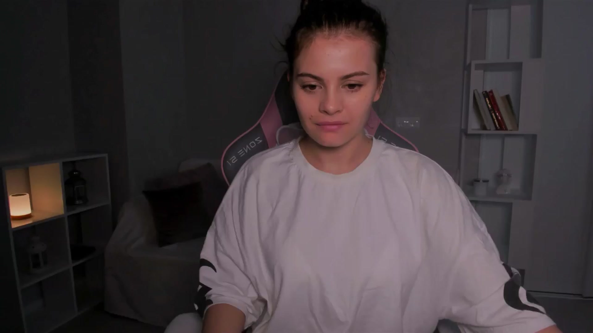 Gallery image thumbnail from LunaSeduces's myfreecams stream on, 06/16/2024, 15:45 image 10 of 20