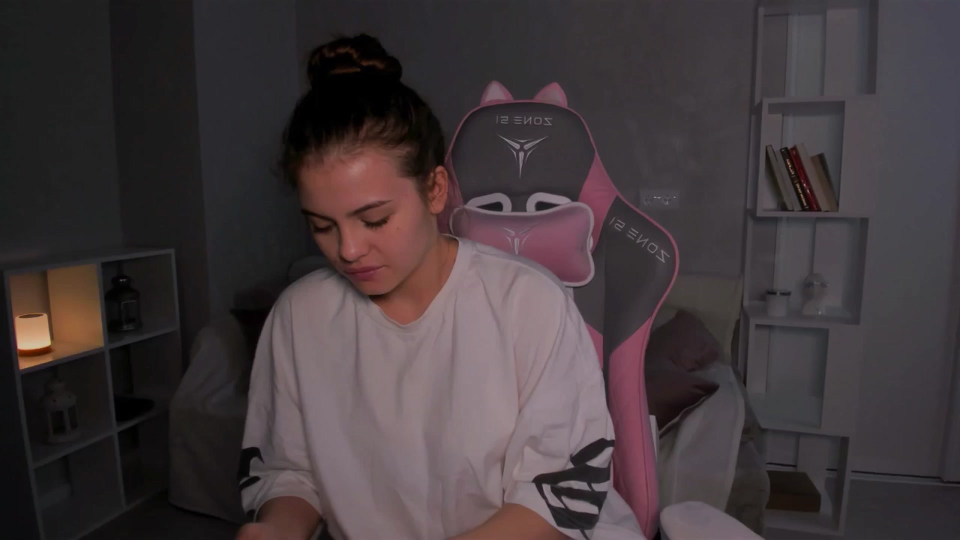 Gallery image thumbnail from LunaSeduces's myfreecams stream on, 06/16/2024, 15:45 image 4 of 20