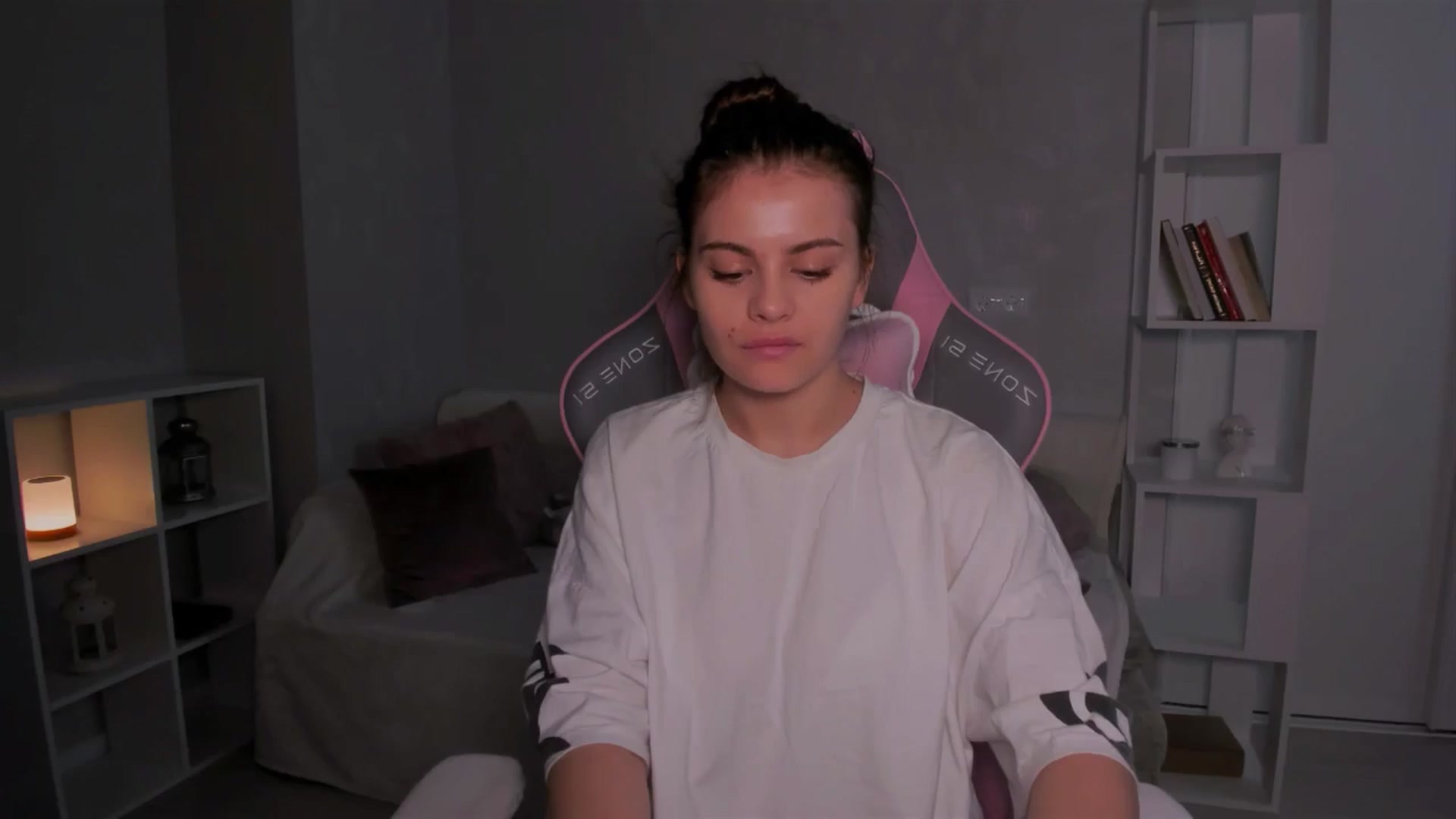 Gallery image thumbnail from LunaSeduces's myfreecams stream on, 06/16/2024, 15:45 image 17 of 20