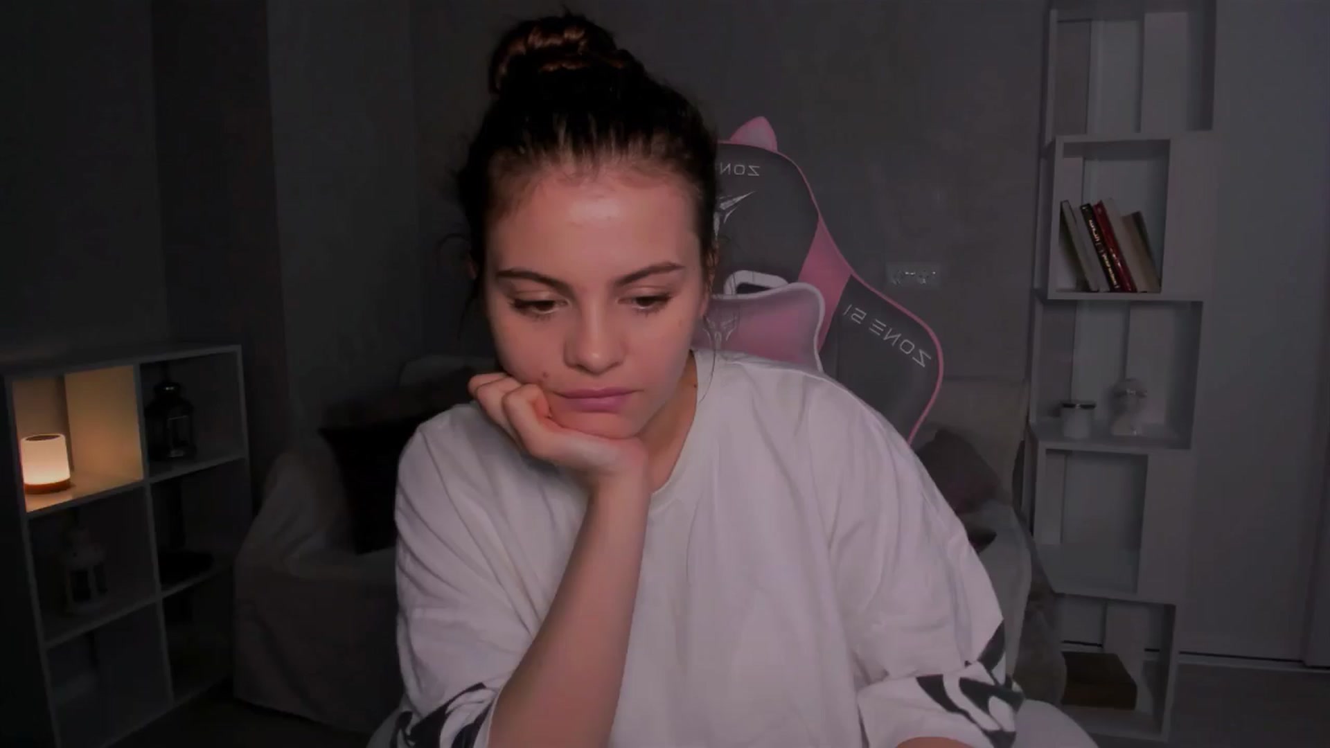 Gallery image thumbnail from LunaSeduces's myfreecams stream on, 06/16/2024, 15:45 image 16 of 20