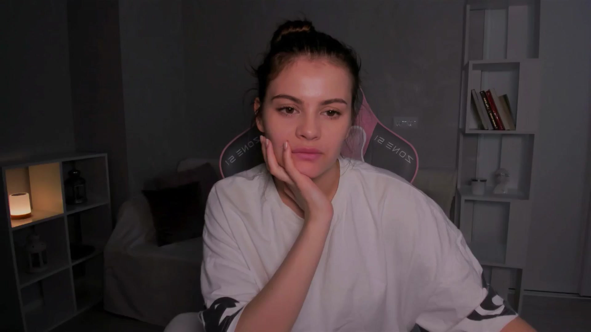 Gallery image thumbnail from LunaSeduces's myfreecams stream on, 06/16/2024, 15:45 image 14 of 20