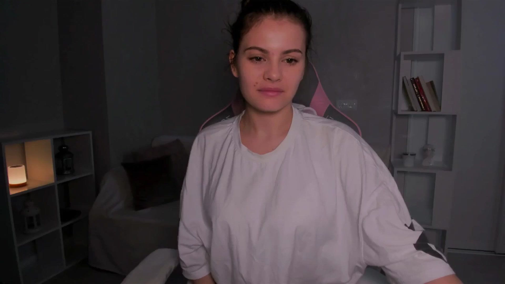 Gallery image thumbnail from LunaSeduces's myfreecams stream on, 06/16/2024, 15:45 image 7 of 20