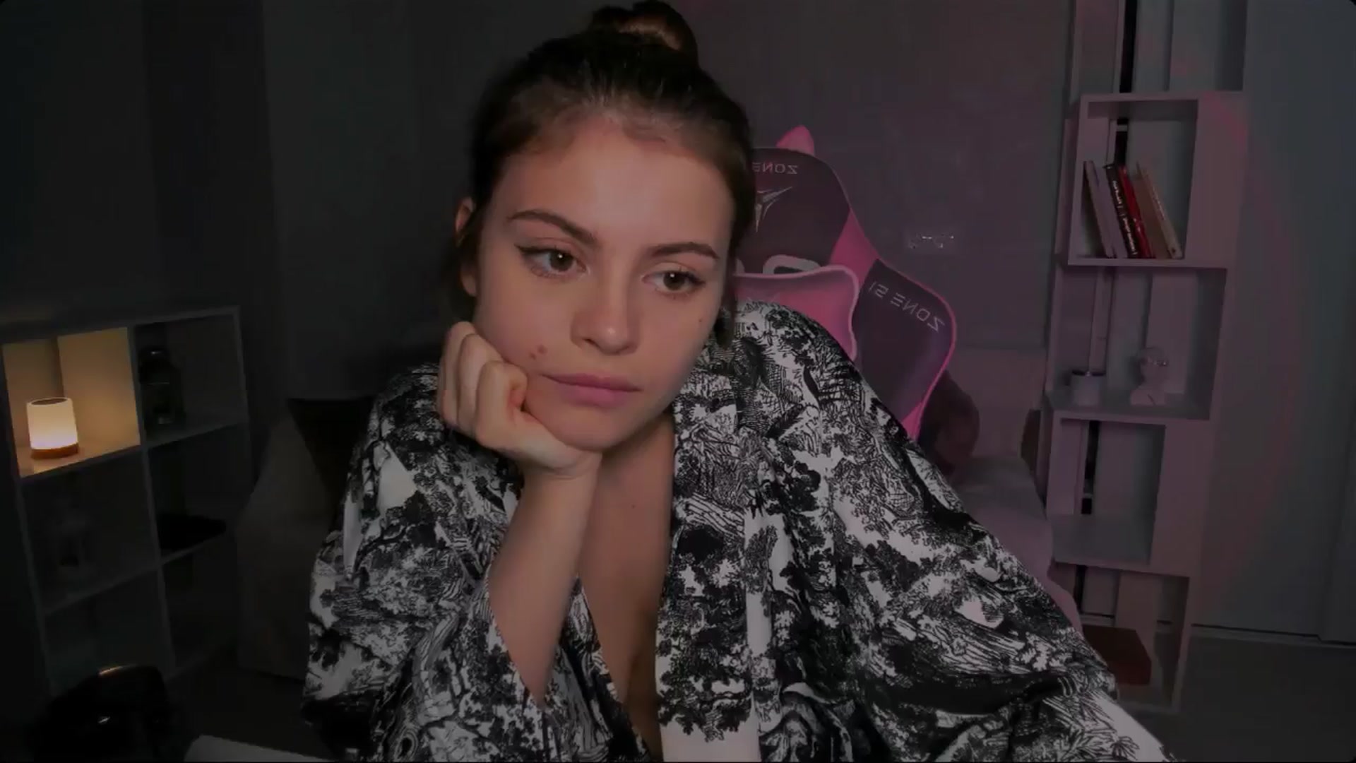 Gallery image thumbnail from LunaSeduces's myfreecams stream on, 06/20/2024, 16:24 image 19 of 20