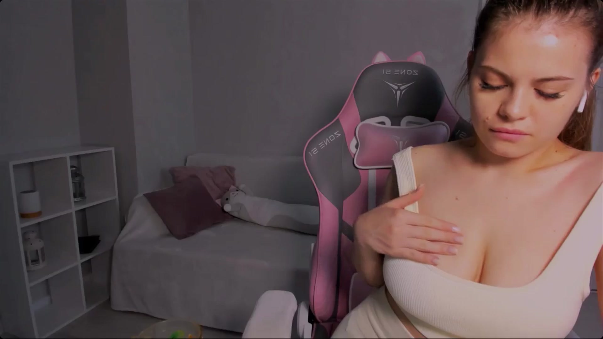 Gallery image thumbnail from LunaSeduces's myfreecams stream on, 07/07/2024, 15:31 image 16 of 20
