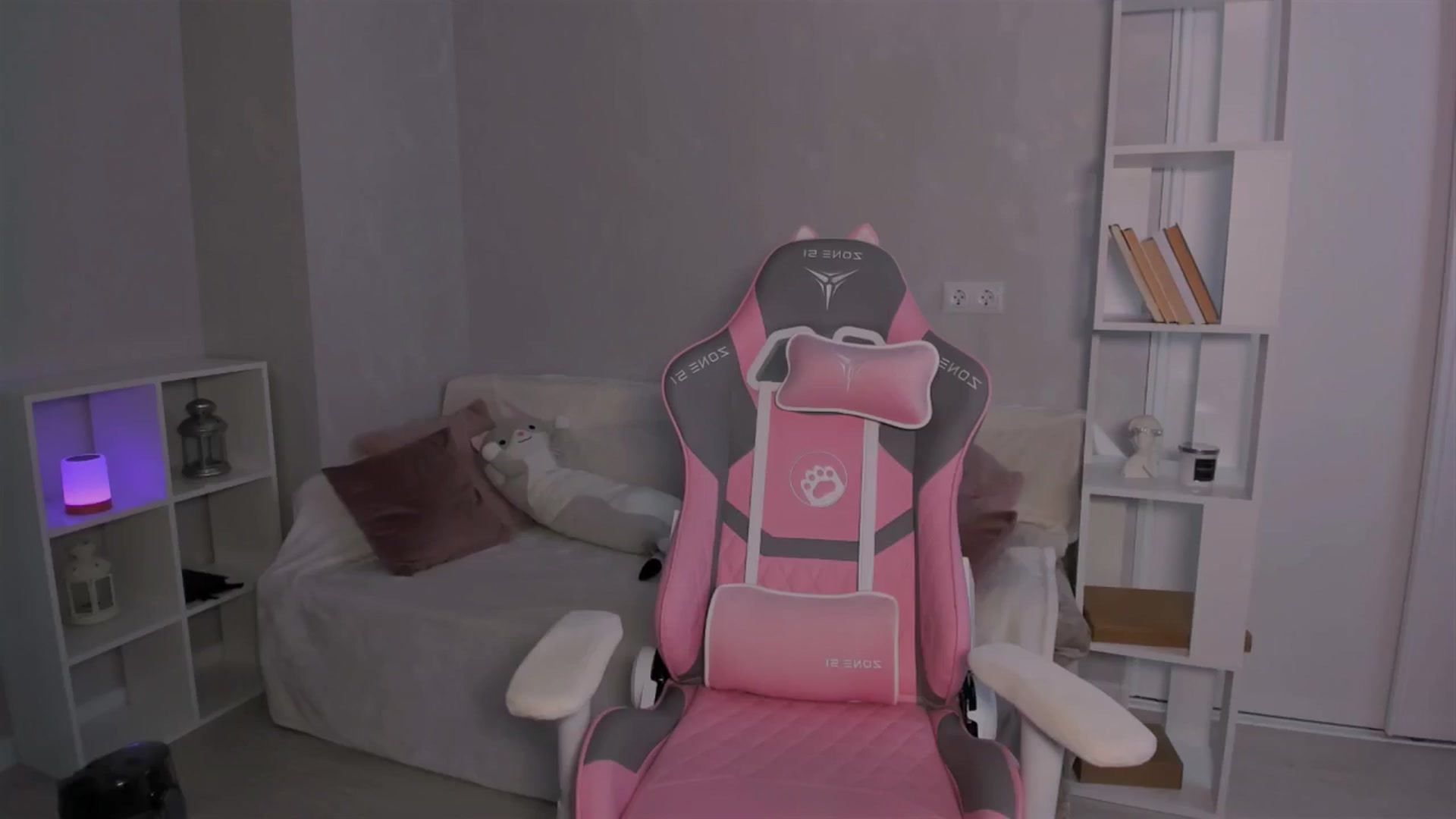 Gallery image thumbnail from LunaSeduces's myfreecams stream on, 09/21/2024, 10:11 image 17 of 20