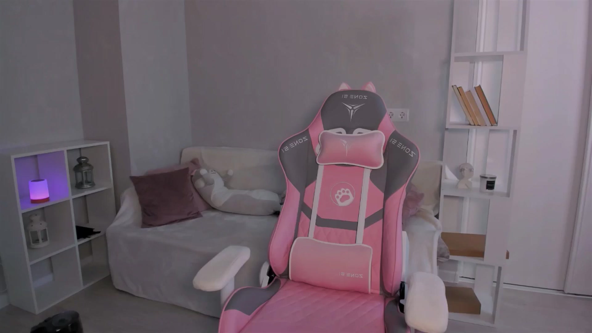Gallery image thumbnail from LunaSeduces's myfreecams stream on, 09/22/2024, 10:36 image 6 of 20