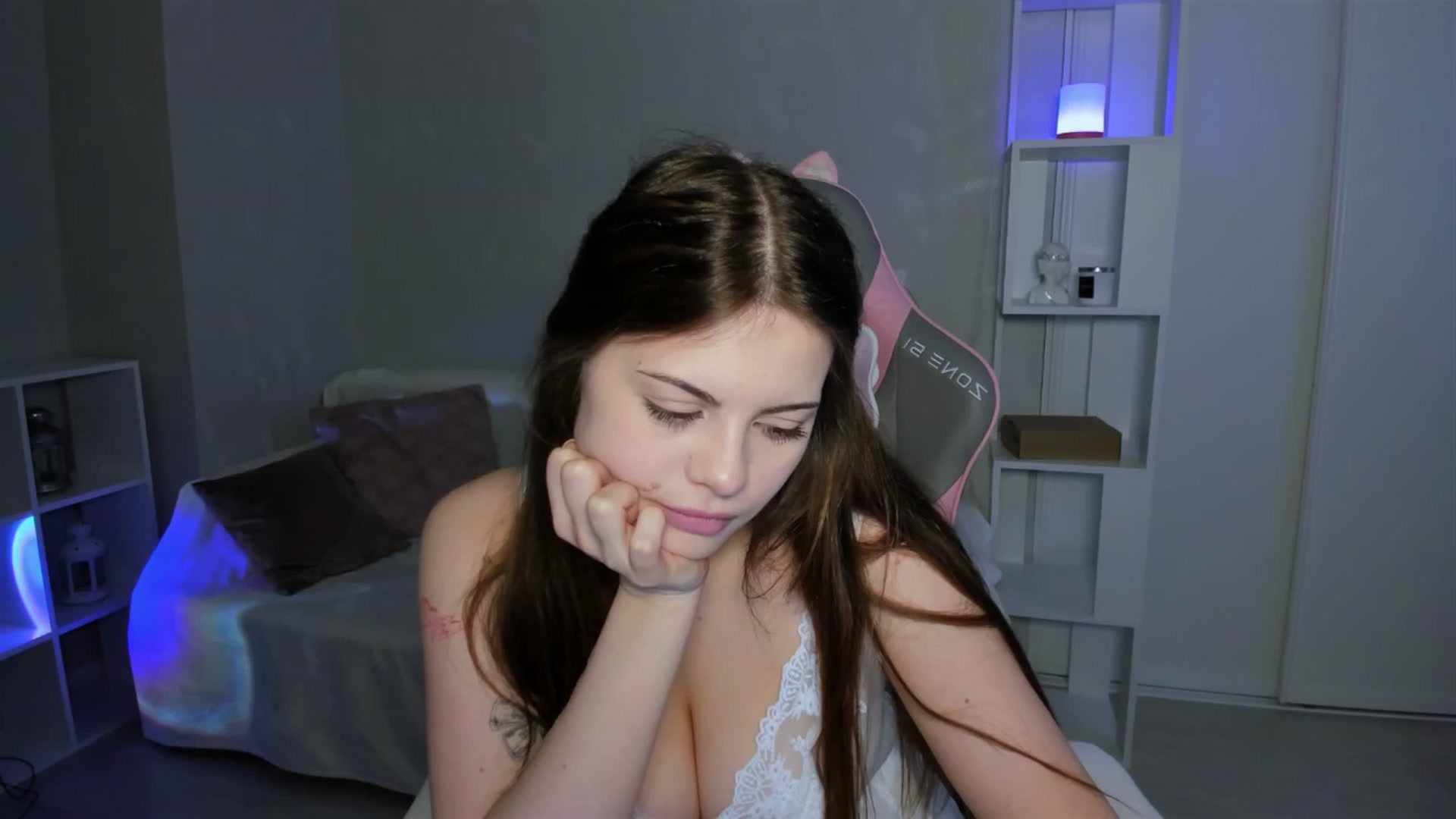 Gallery image thumbnail from LunaSeduces's myfreecams stream on, 02/09/2025, 14:27 image 11 of 20