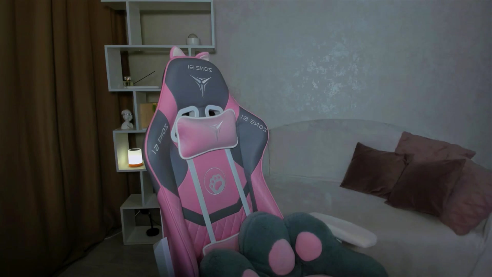Gallery image thumbnail from LunaSeduces's myfreecams stream on, 04/13/2025, 15:34 image 15 of 20