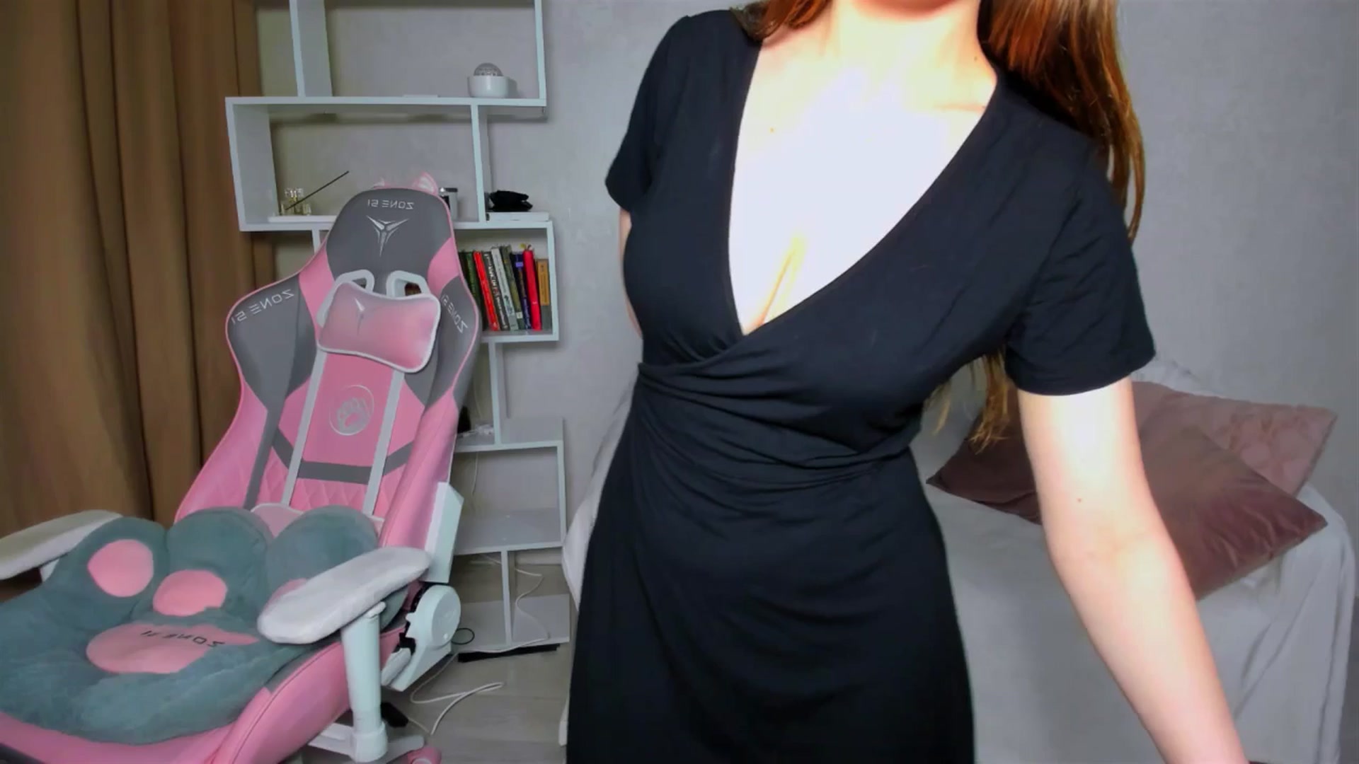 Gallery image thumbnail from LunaSeduces's myfreecams stream on, 04/20/2025, 18:17 image 14 of 20