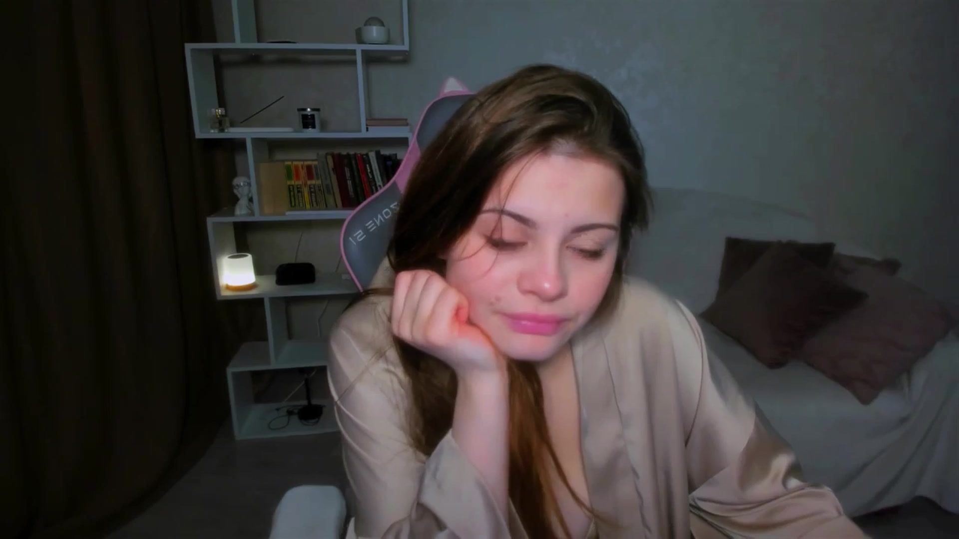 Gallery image thumbnail from LunaSeduces's myfreecams stream on, 04/27/2025, 16:35 image 5 of 20
