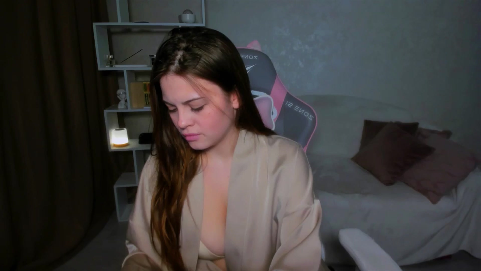 Gallery image thumbnail from LunaSeduces's myfreecams stream on, 04/27/2025, 16:35 image 14 of 20