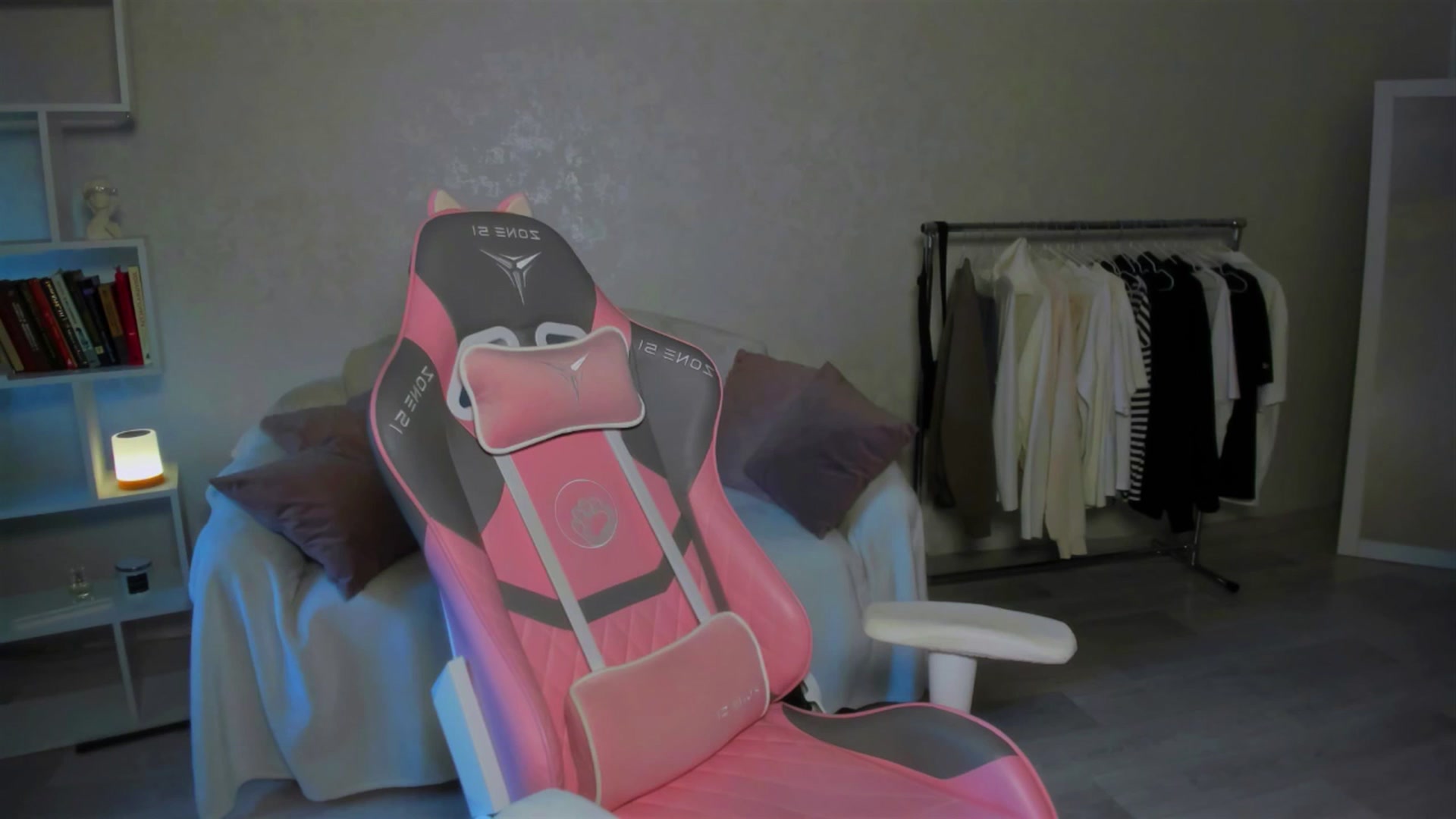 Gallery image thumbnail from LunaSeduces's myfreecams stream on, 05/12/2025, 14:16 image 15 of 20