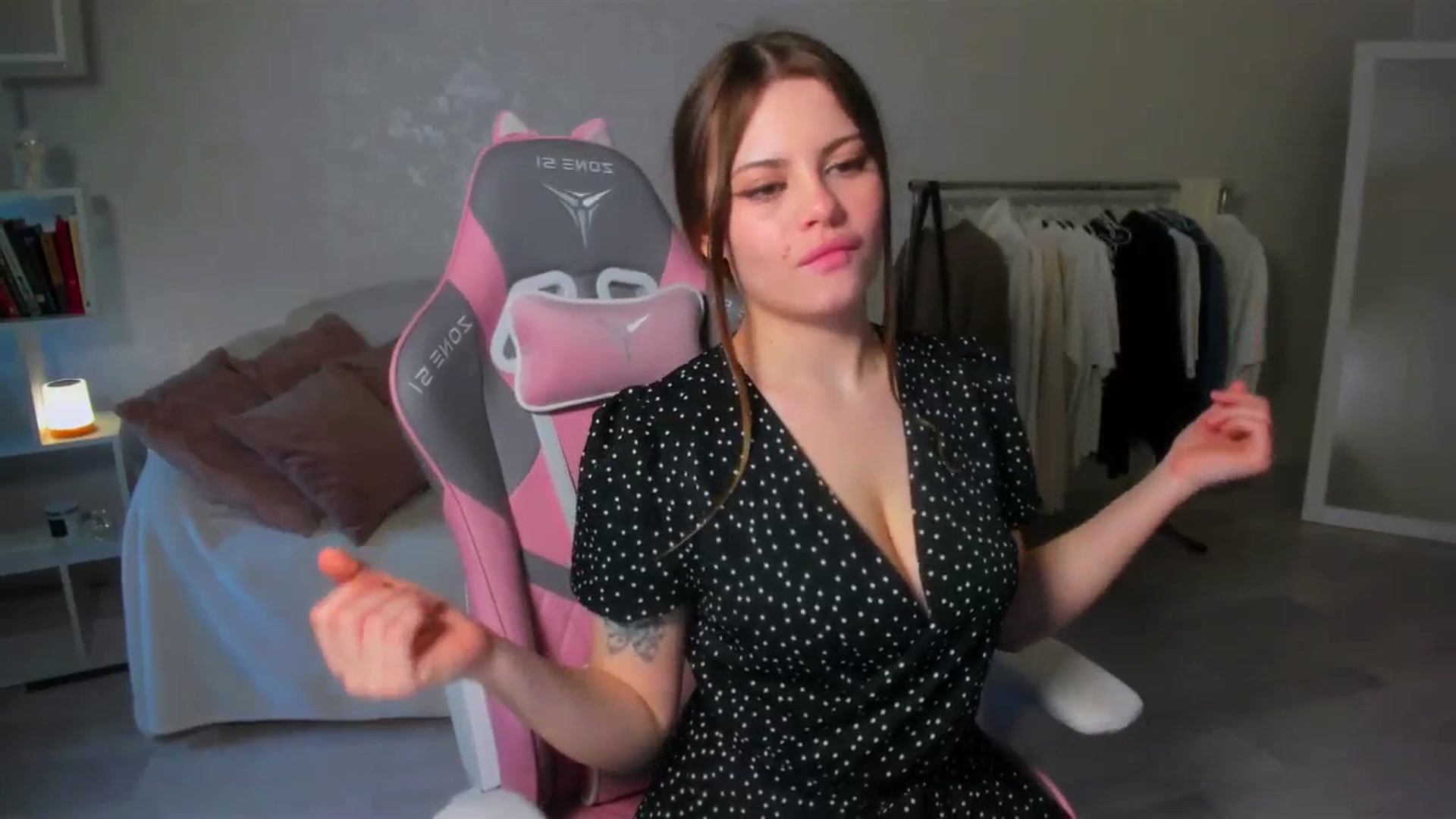 Gallery image thumbnail from LunaSeduces's myfreecams stream on, 05/16/2025, 15:30 image 13 of 20