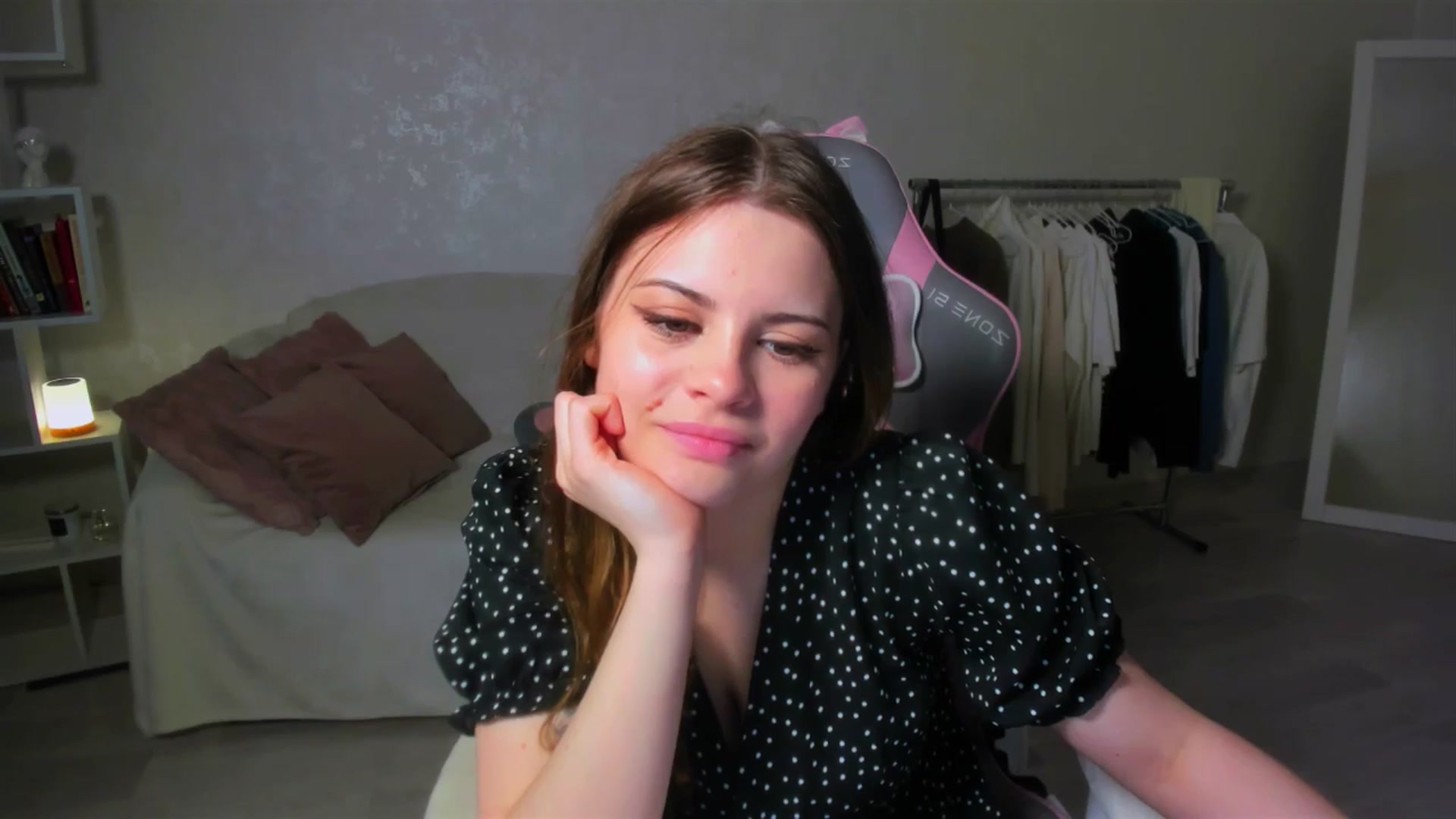 Gallery image thumbnail from LunaSeduces's myfreecams stream on, 05/16/2025, 16:51 image 12 of 20