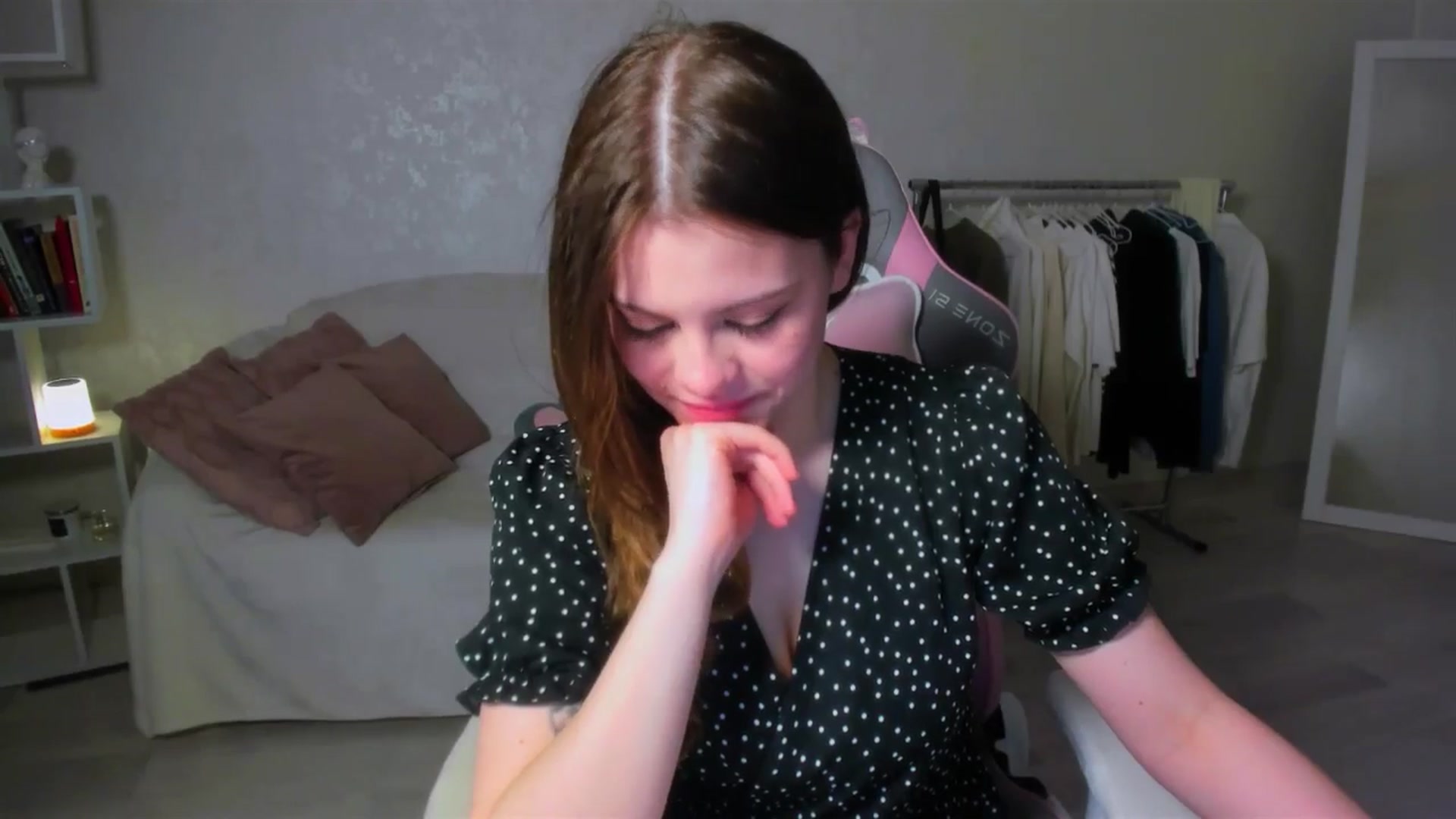 Gallery image thumbnail from LunaSeduces's myfreecams stream on, 05/16/2025, 16:51 image 18 of 20