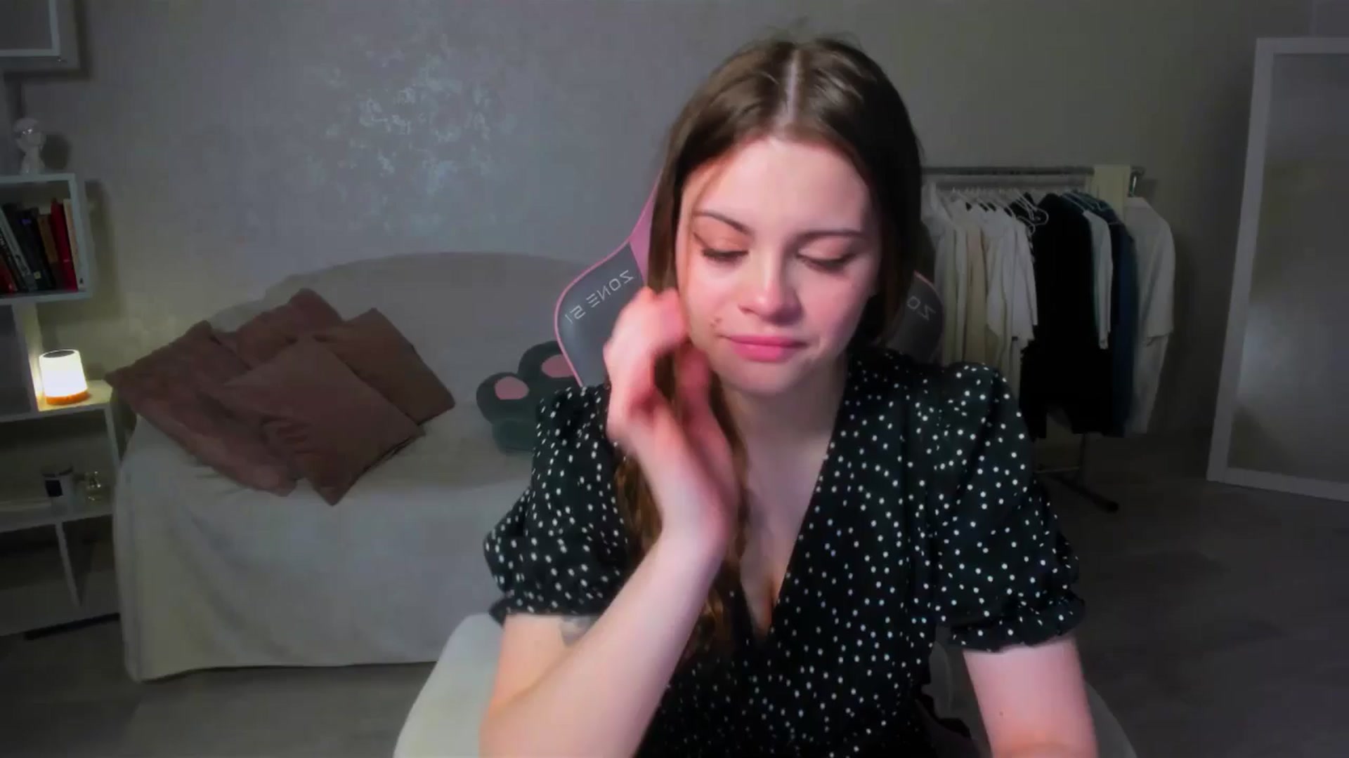 Gallery image thumbnail from LunaSeduces's myfreecams stream on, 05/16/2025, 16:51 image 17 of 20
