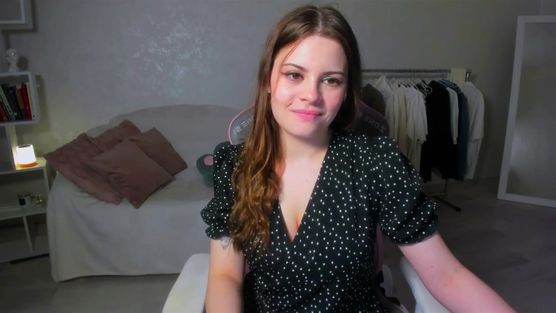 Gallery image thumbnail from LunaSeduces's myfreecams stream on, 05/16/2025, 16:51 image 15 of 20