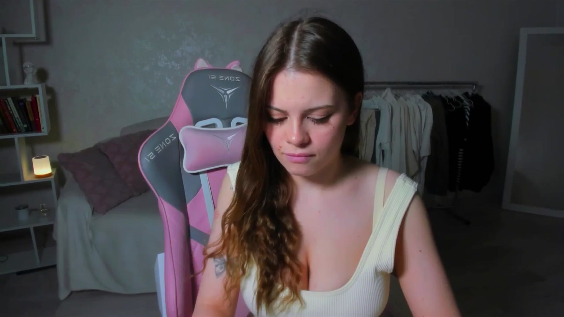 Gallery image thumbnail from LunaSeduces's myfreecams stream on, 05/24/2025, 19:03 image 14 of 20