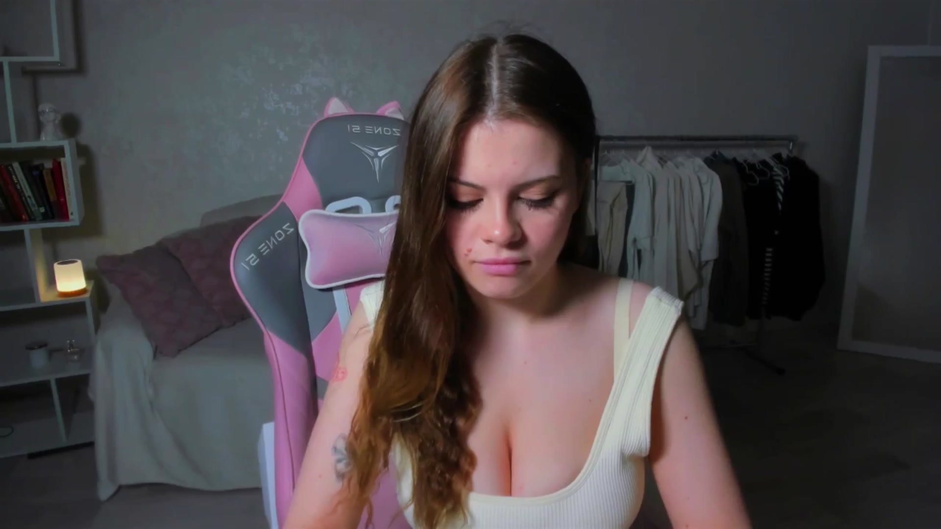 Gallery image thumbnail from LunaSeduces's myfreecams stream on, 05/24/2025, 19:03 image 13 of 20