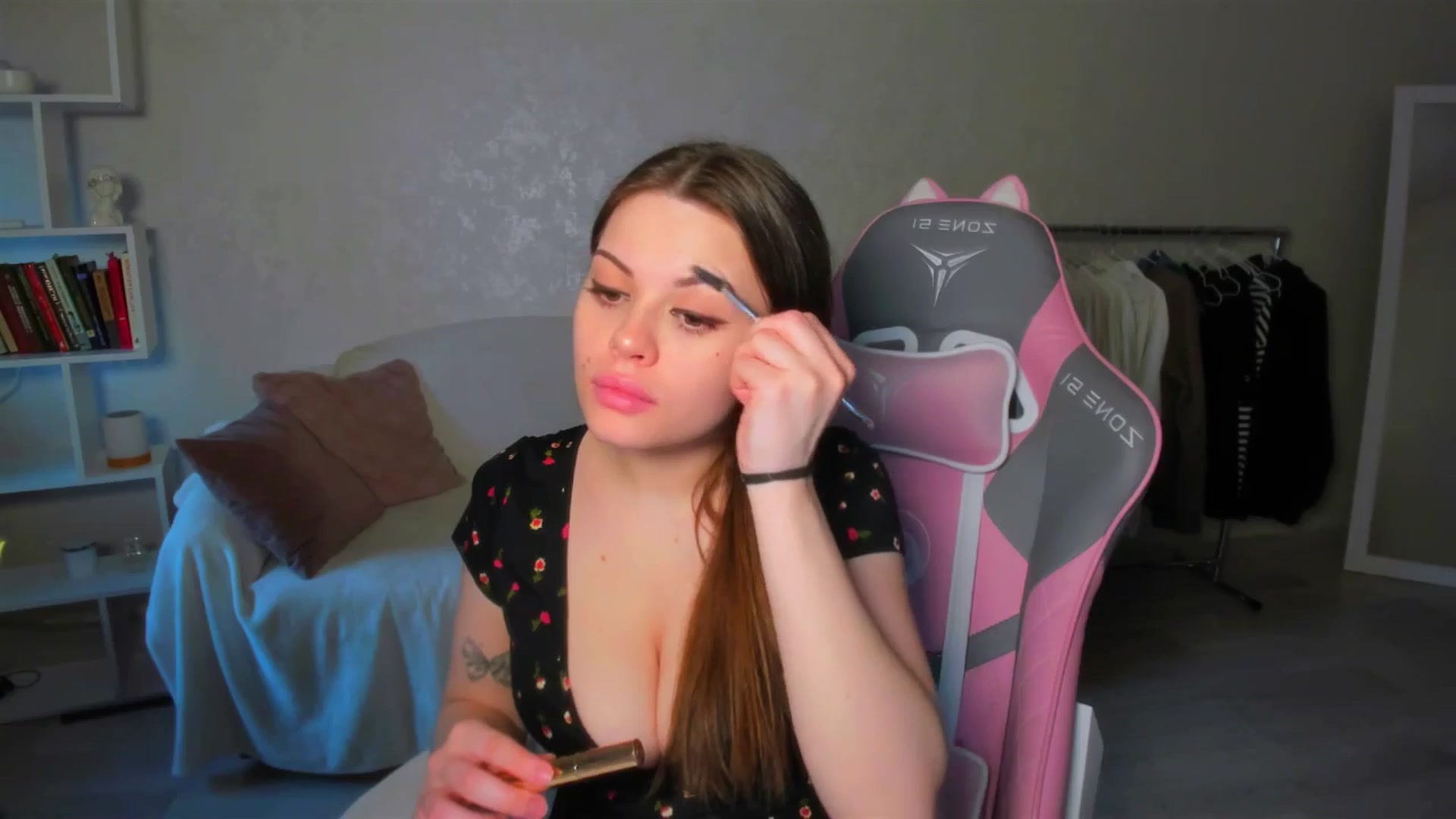 Gallery image thumbnail from LunaSeduces's myfreecams stream on, 05/26/2025, 16:18 image 11 of 20