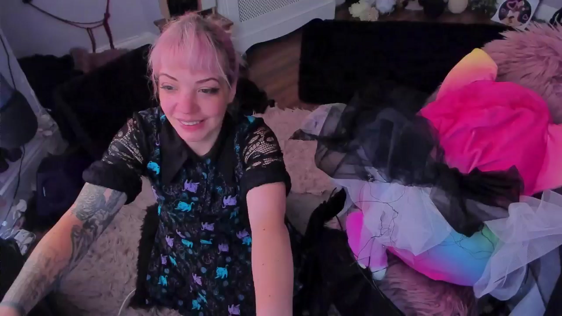 Gallery image thumbnail from LunaWolfie's myfreecams stream on, 09/26/2025, 14:07 image 12 of 20