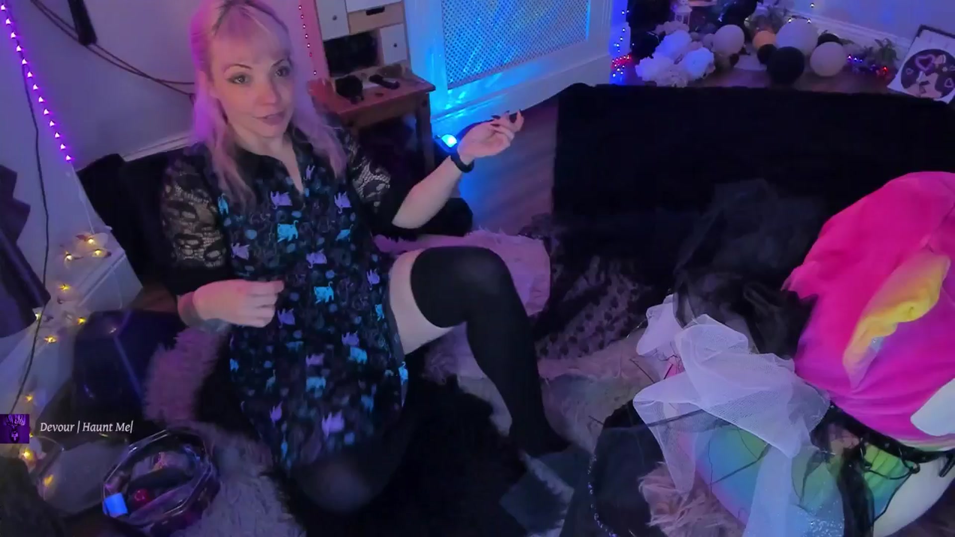 Gallery image thumbnail from LunaWolfie's myfreecams stream on, 09/26/2025, 18:17 image 11 of 20