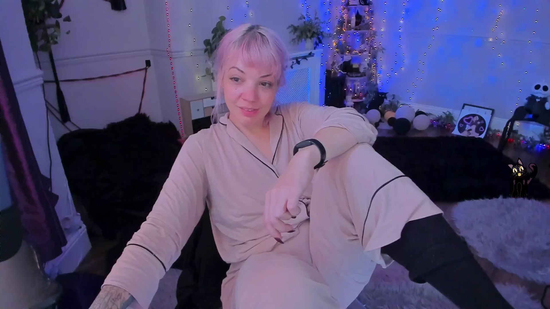 Gallery image thumbnail from LunaWolfie's myfreecams stream on, 09/27/2025, 12:42 image 13 of 20