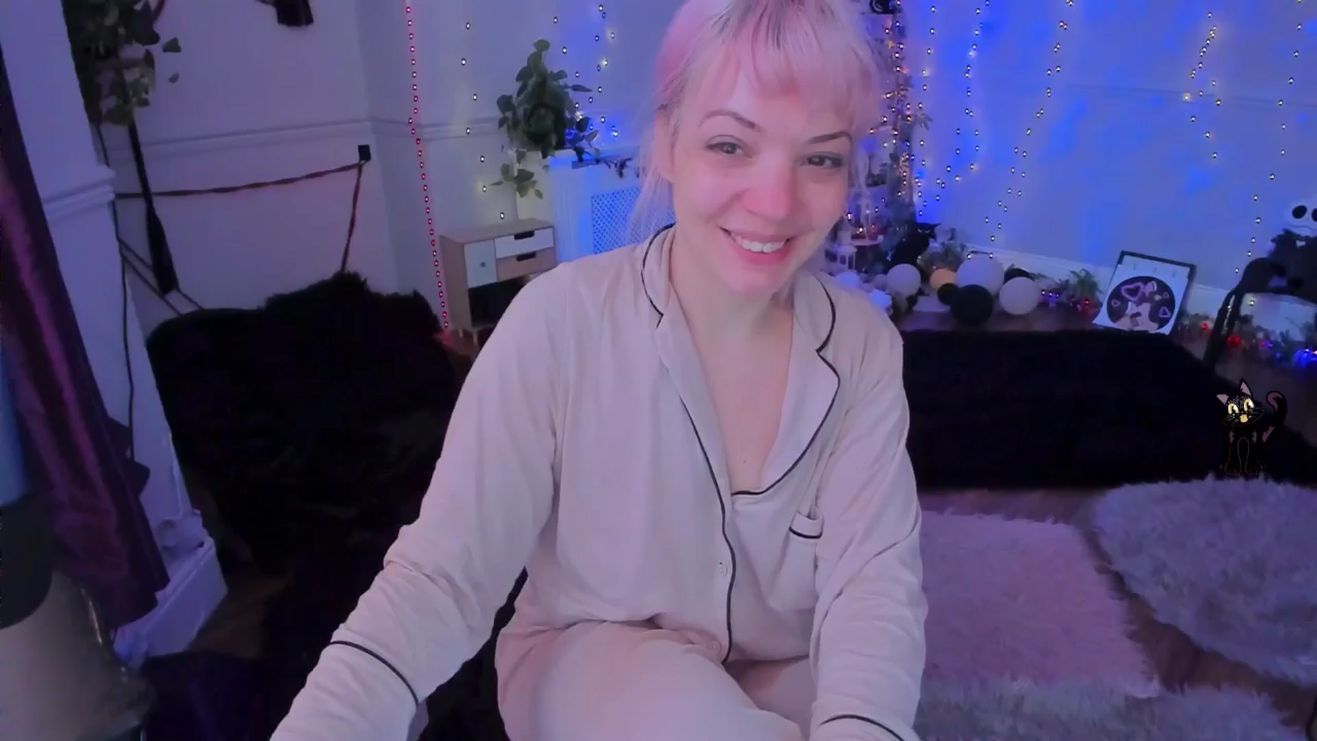 Gallery image thumbnail from LunaWolfie's myfreecams stream on, 09/27/2025, 12:42 image 6 of 20