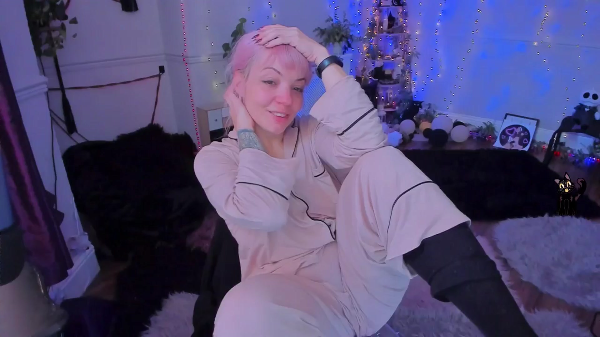 Gallery image thumbnail from LunaWolfie's myfreecams stream on, 09/27/2025, 12:42 image 15 of 20