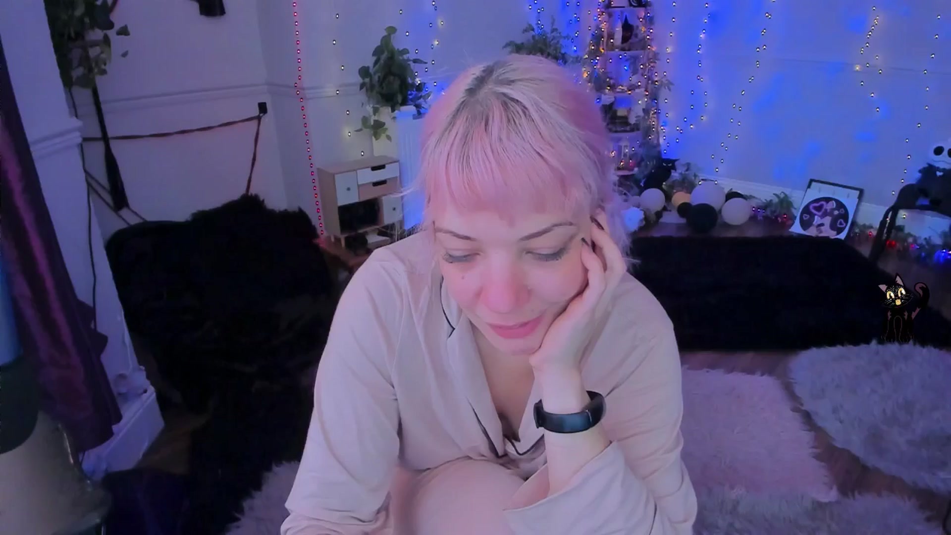 Gallery image thumbnail from LunaWolfie's myfreecams stream on, 09/27/2025, 12:42 image 9 of 20