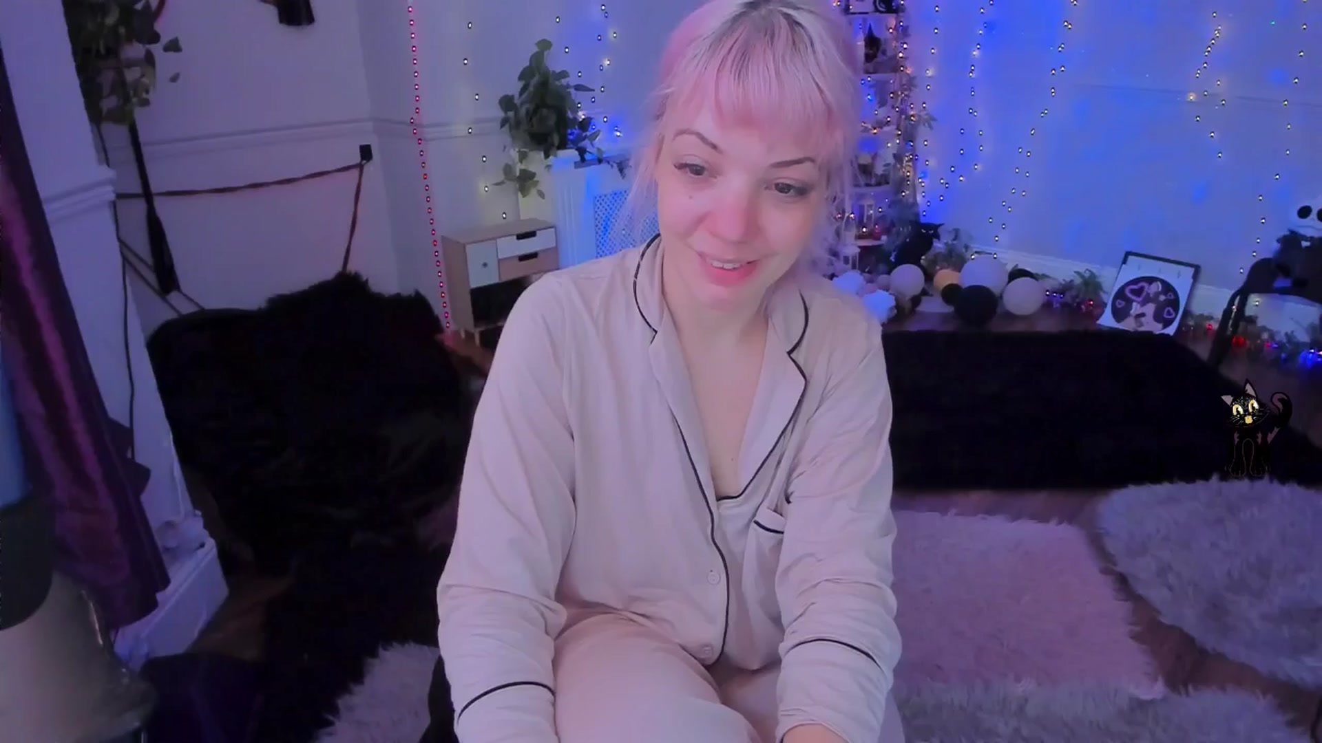 Gallery image thumbnail from LunaWolfie's myfreecams stream on, 09/27/2025, 12:42 image 10 of 20